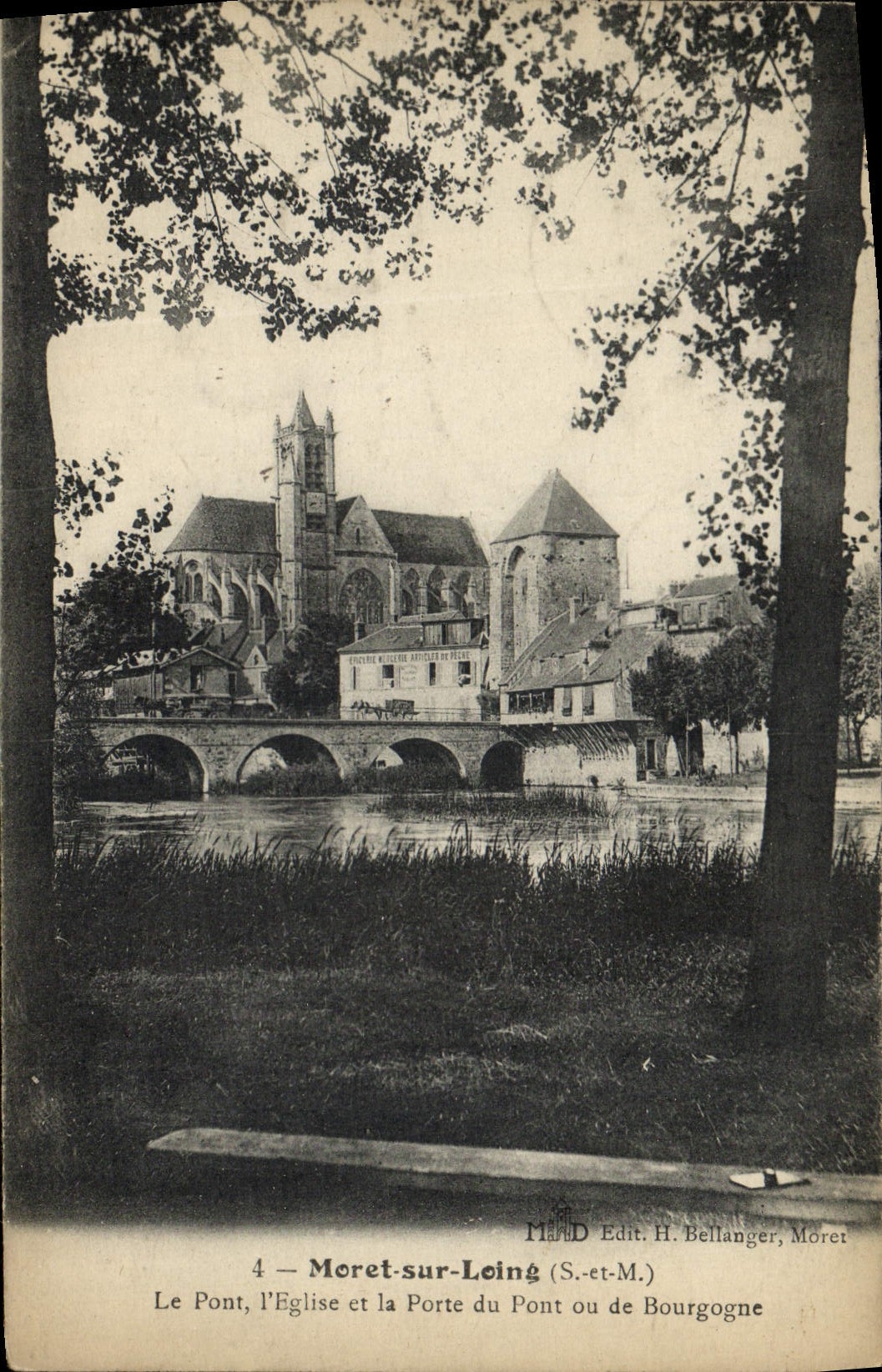 POSTAL Moret de la VENDIMIA en Loing el puente la iglesia y la puerta del puente o de Borgoña