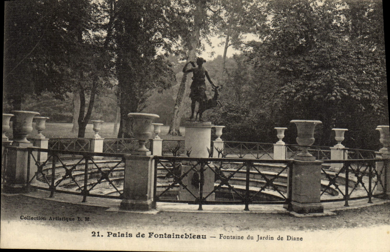 CPA Palais De Fontainebleau Fontaine Du Jardin De Diane