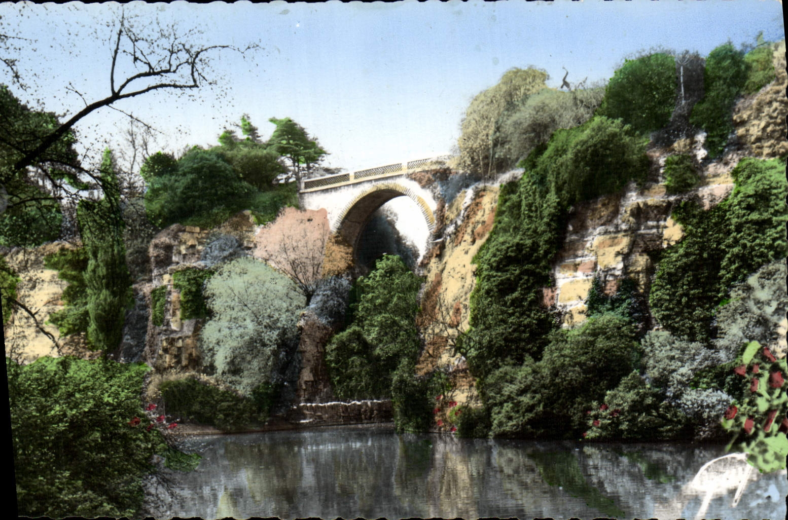 CPM Paris et ses Merveilles Le parc des Buttes Chaumont