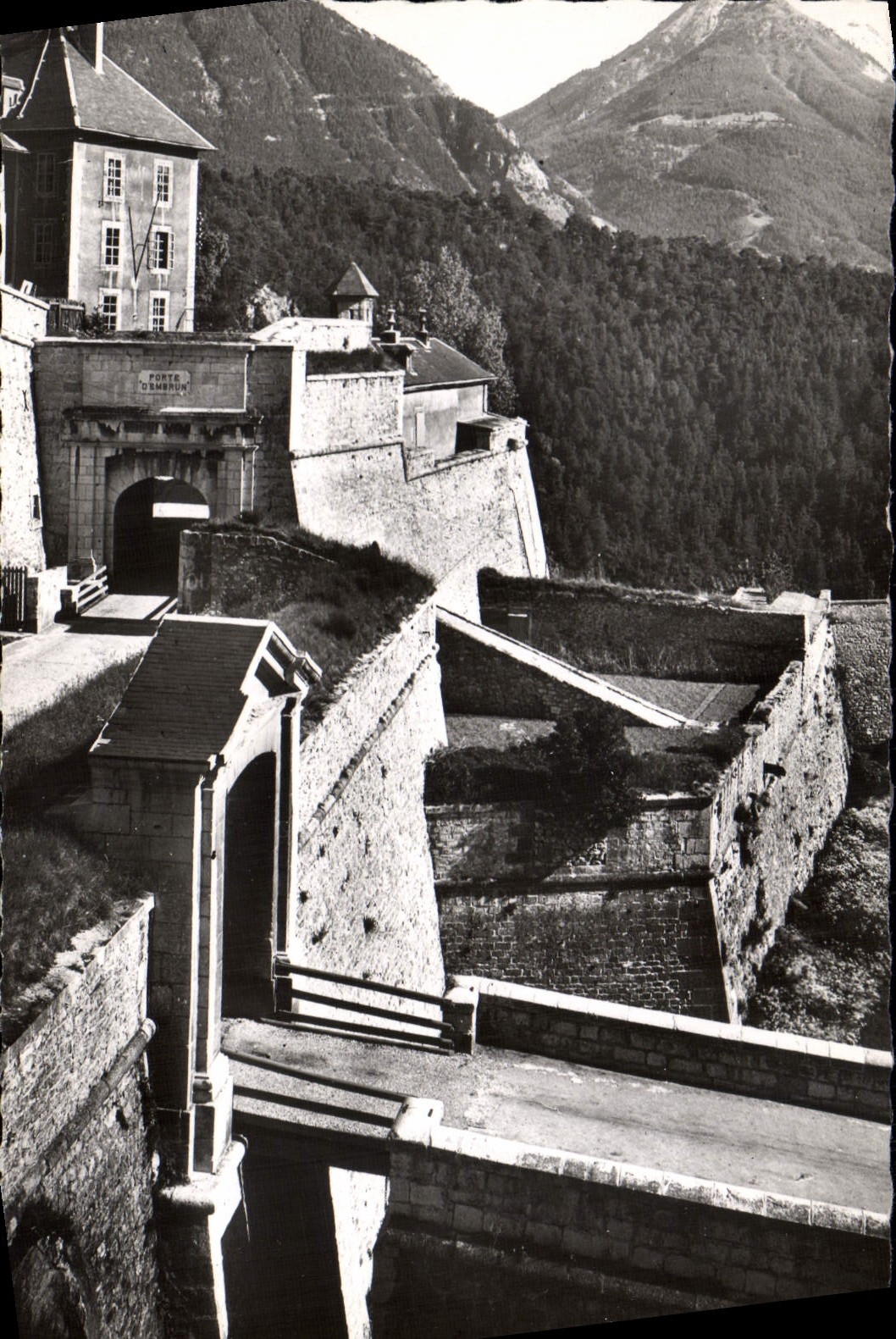 POSTAL MODERNA paredes de Briançon y pico de Melezin