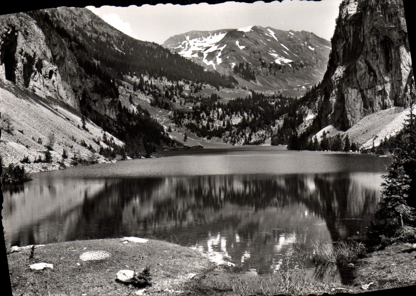 POSTAL MODERNA área de los arcos Carroz el lago Flaine y furgonetas grandes