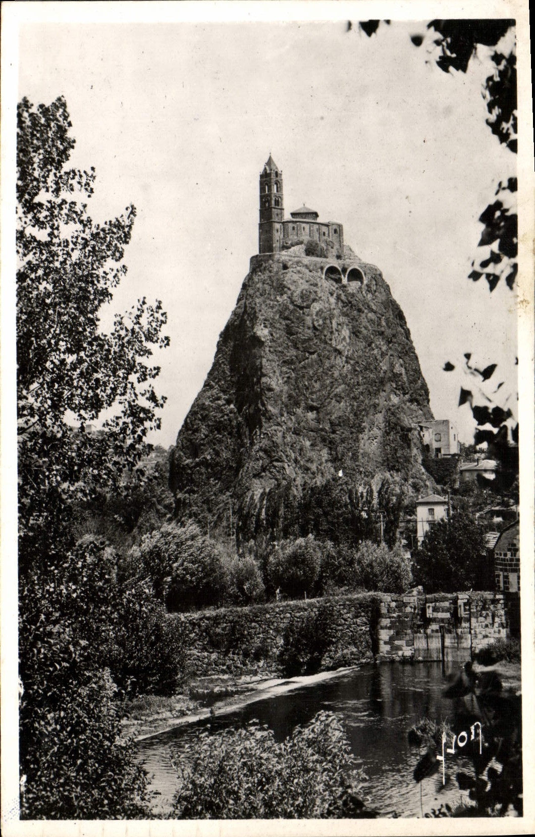 CPM Le Puy La Chapelle 