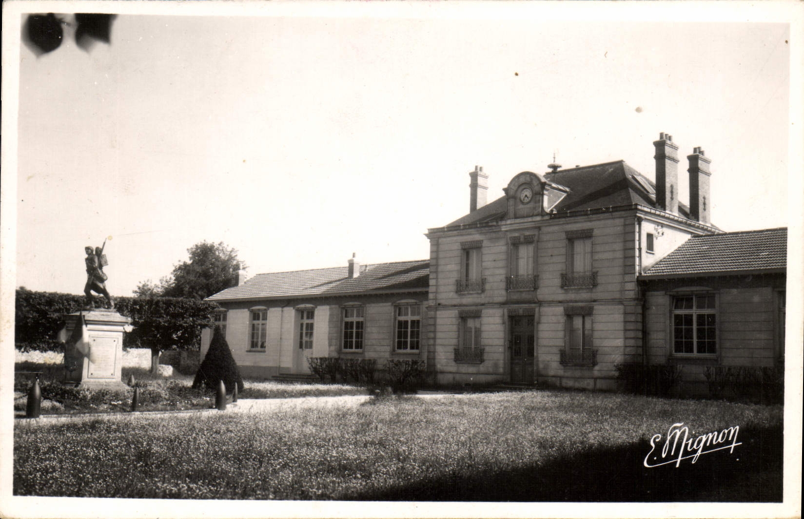 MODERN CARD Cesson Schools