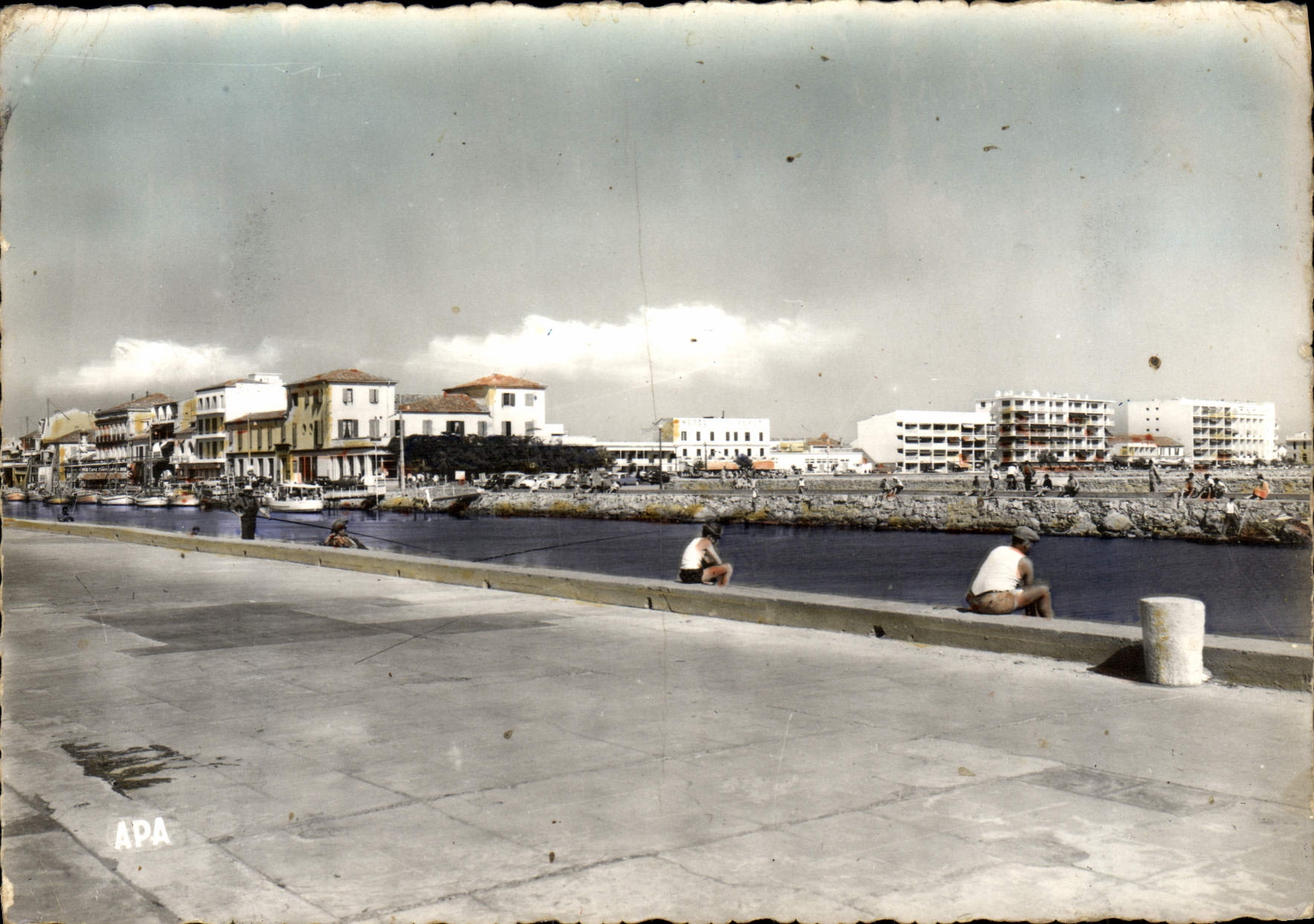 MODERN CARD Grau Dy King Entree of the casino the casino and hotels