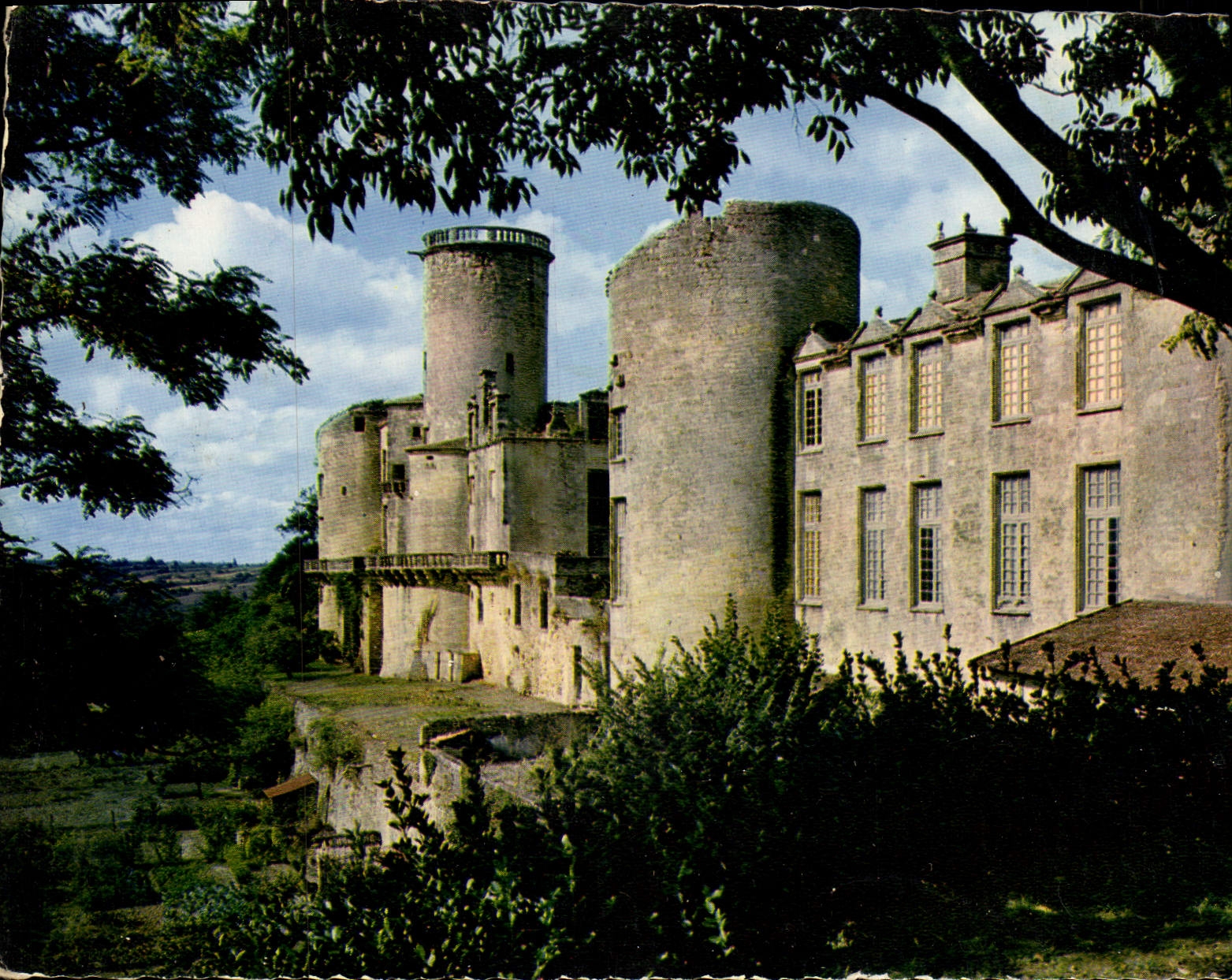 CPM Lot et Garonne Tourristique Le Chateau de Duras Ancien duche de l'Agenais