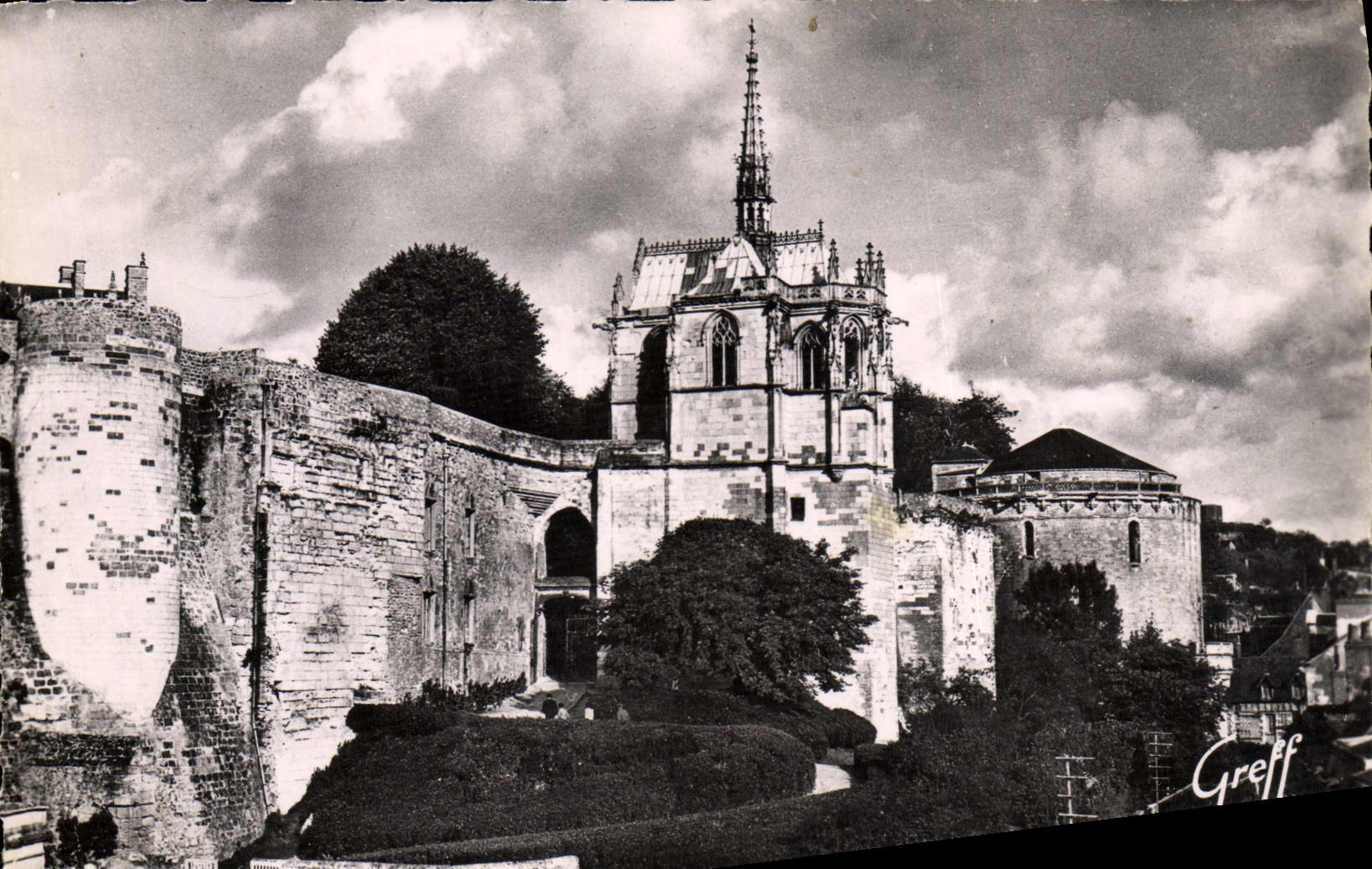 CPM En Touraine Amboise La Chapelle Et Lqa Montee Du Chateau