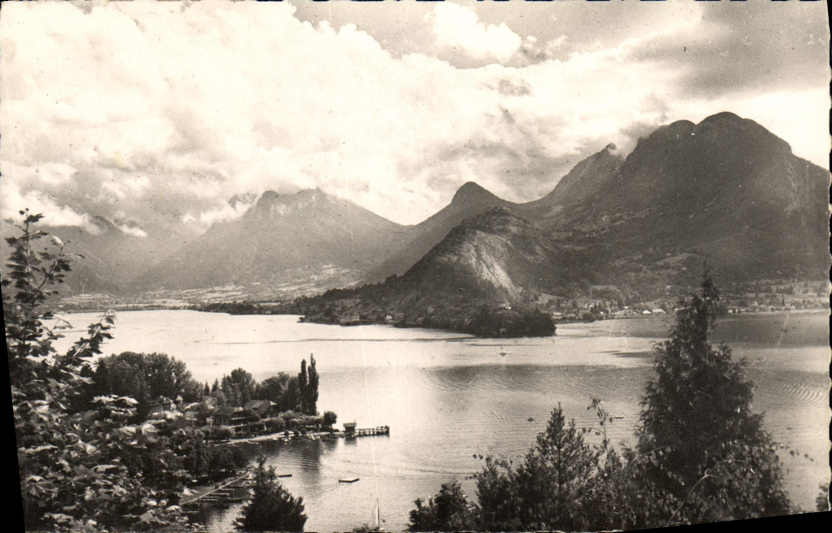 CPM Lac d'Annecy Le Port De Talloires Le Lac le roc de Chere