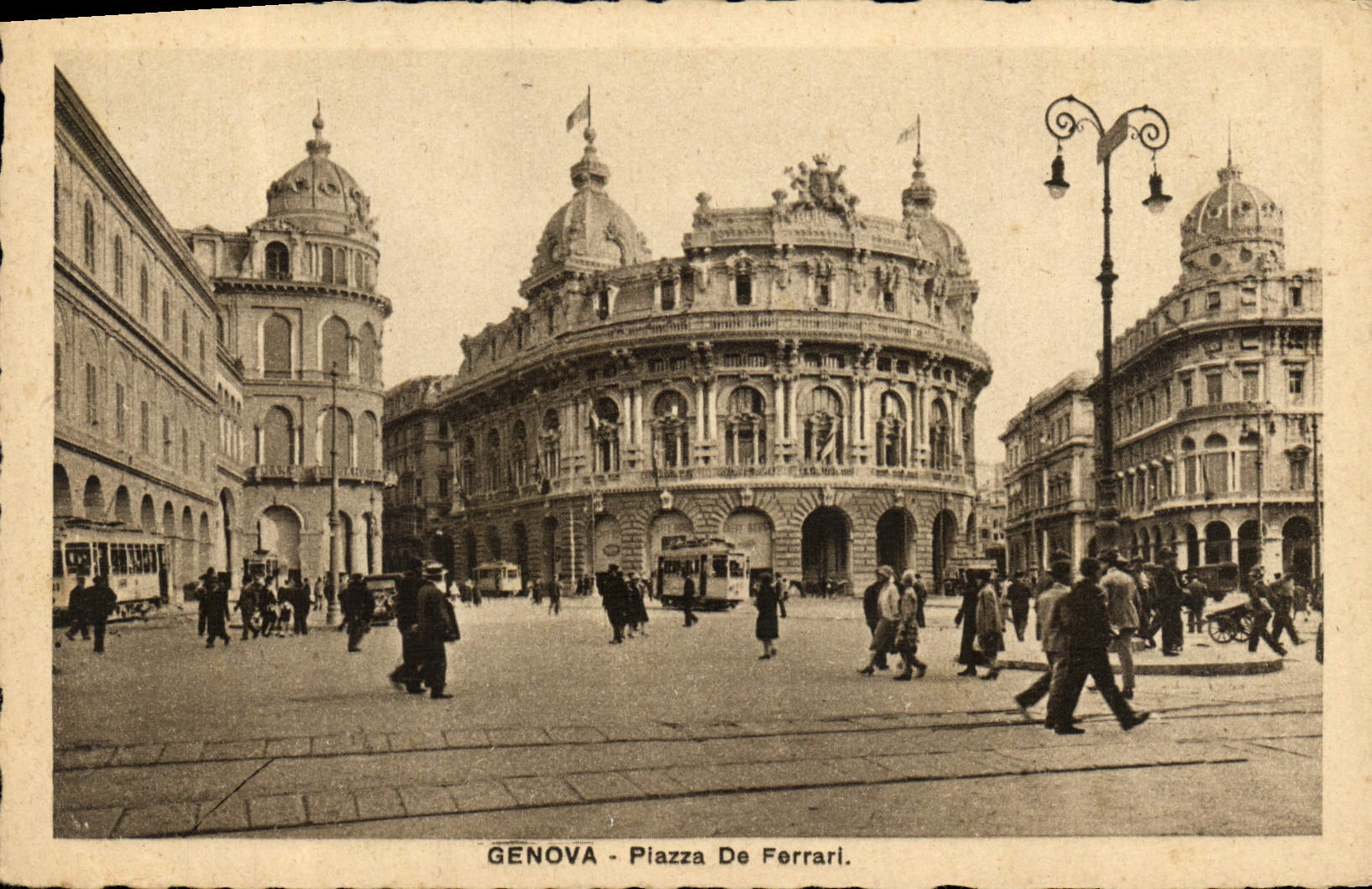 VINTAGE POSTCARD Genova Plazza De Ferrari