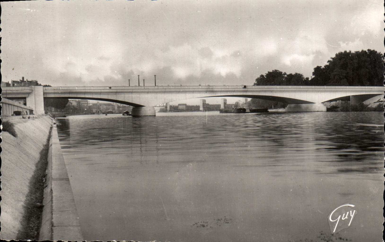 CPM Suresnes Le Nouveau Pont