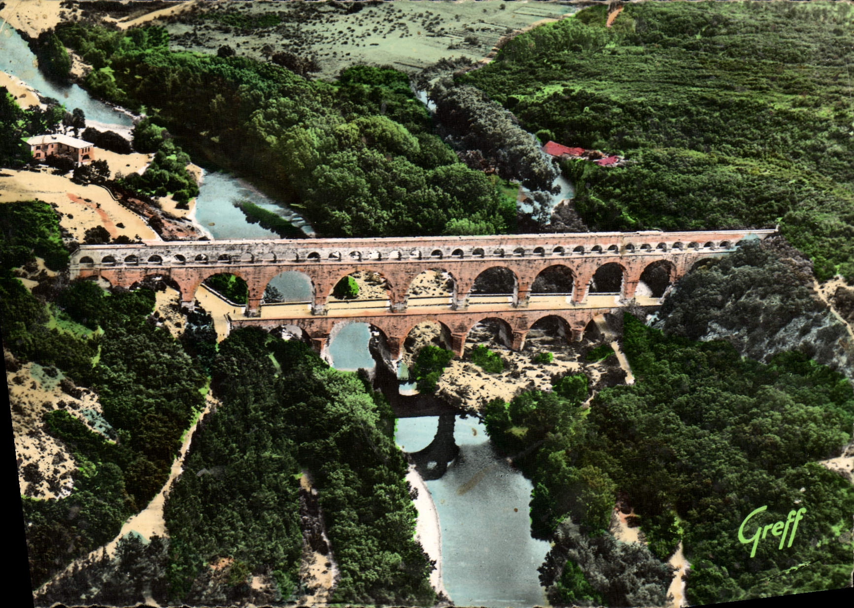 CPM En Languedoc Pont Du Gard Vue Aerienne Du Pont