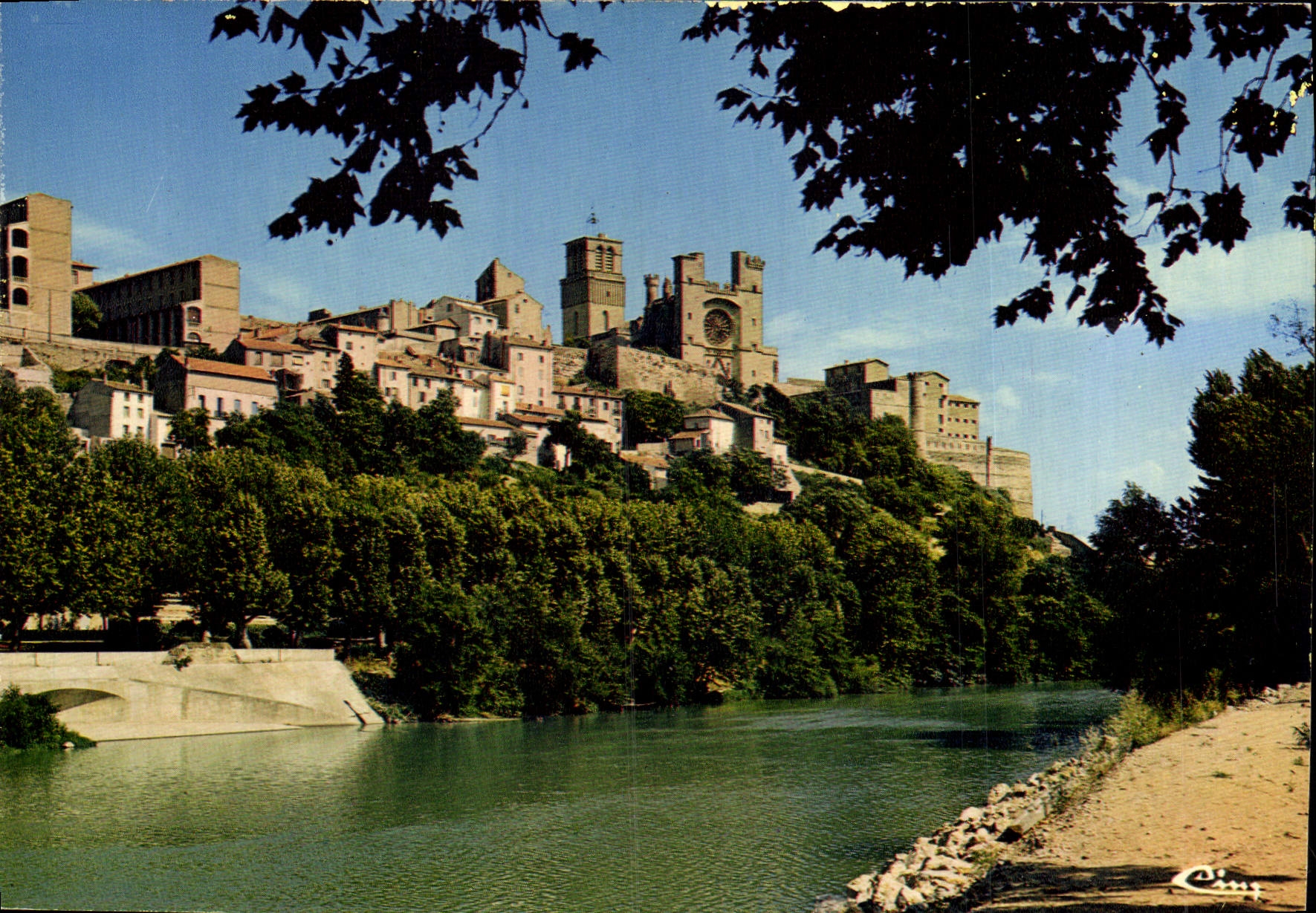 MODERN CARD Beziers Overhanging the Cathedral strengthens St Nazaire