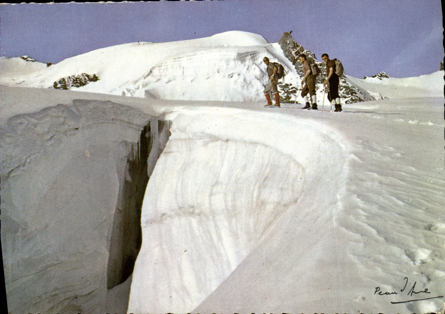 CPM Une Cordee Contourne Une crevasse avant de la franchir Alpinisme