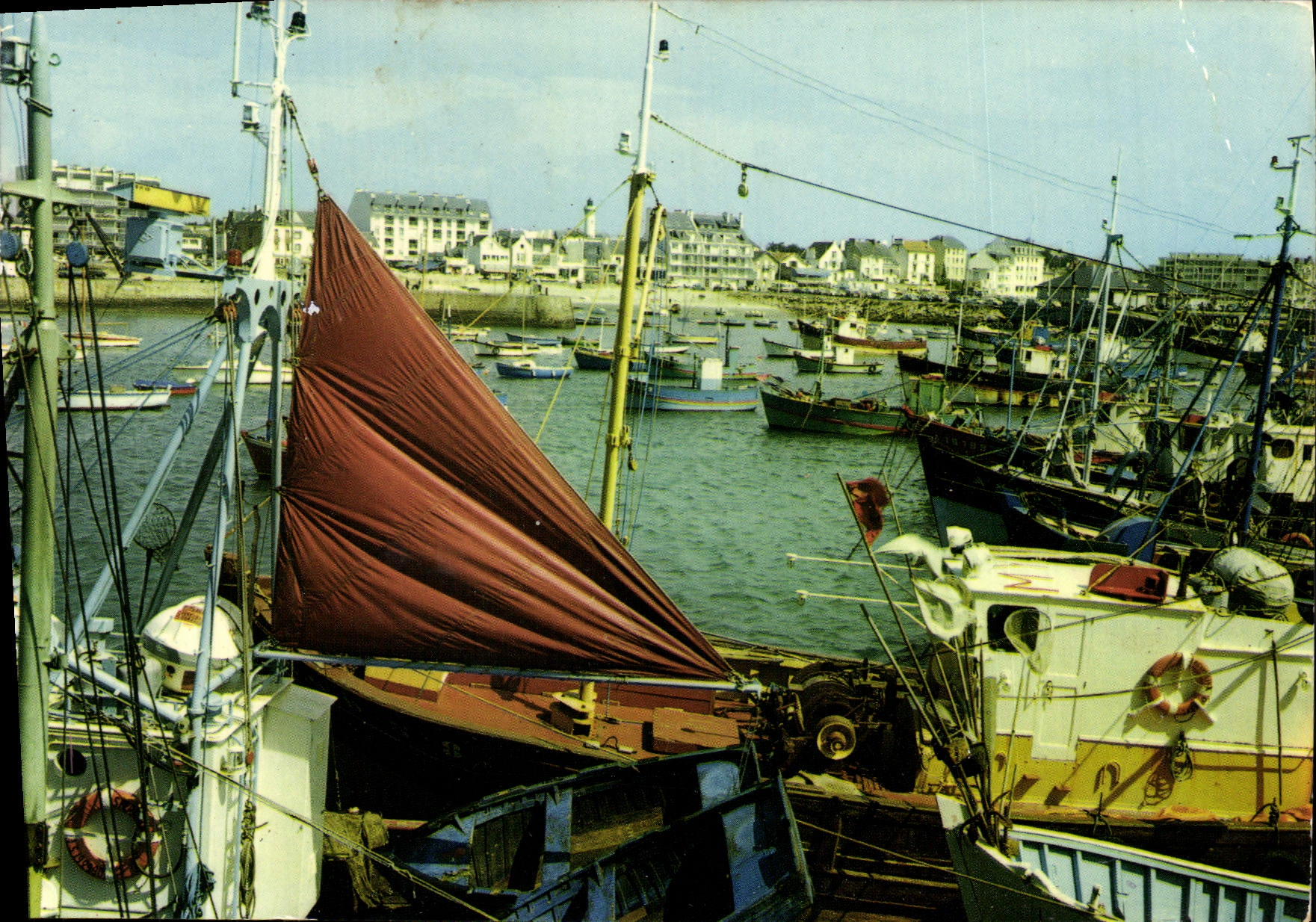 MODERN CARD Breton Ports Quiberon Boats of sin