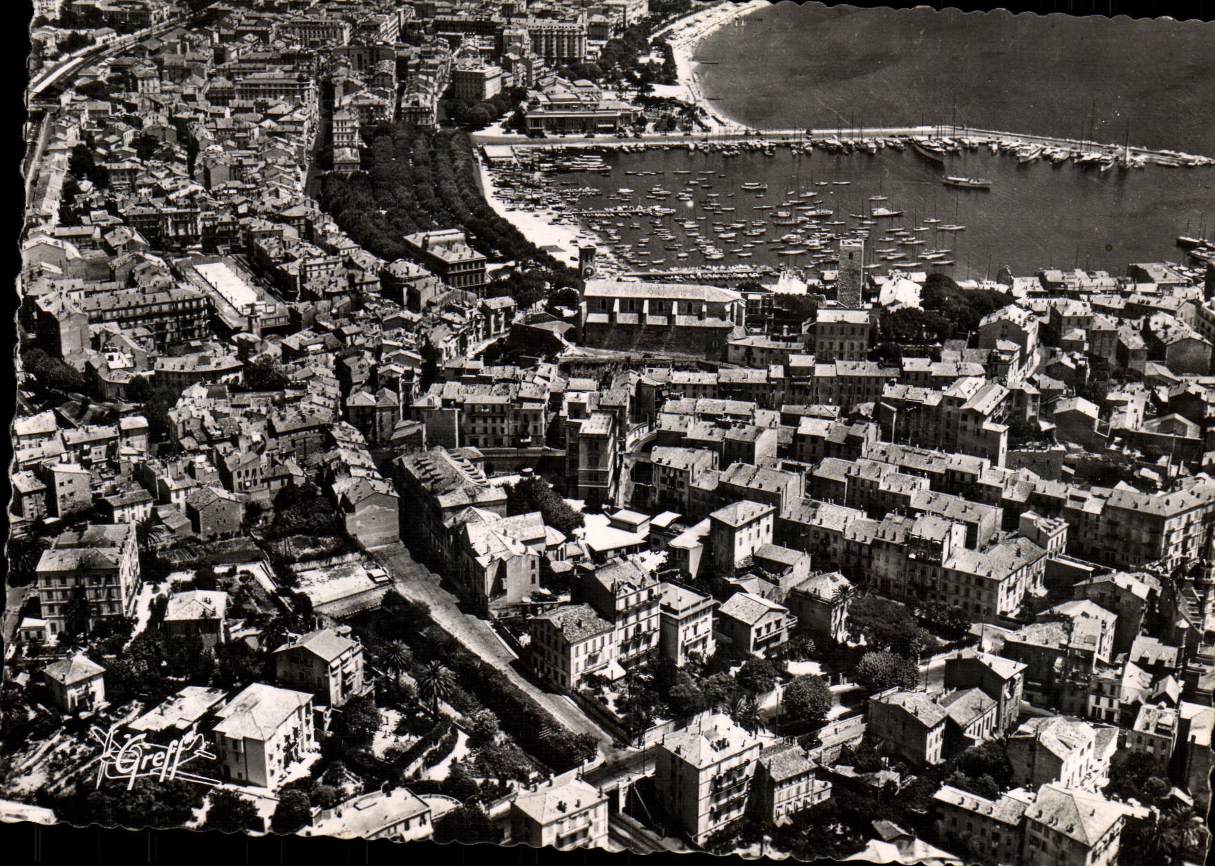 CPM En Cote d'Azur Cannes Vue Aerienne Le Suquet Le Port Et Le Casino