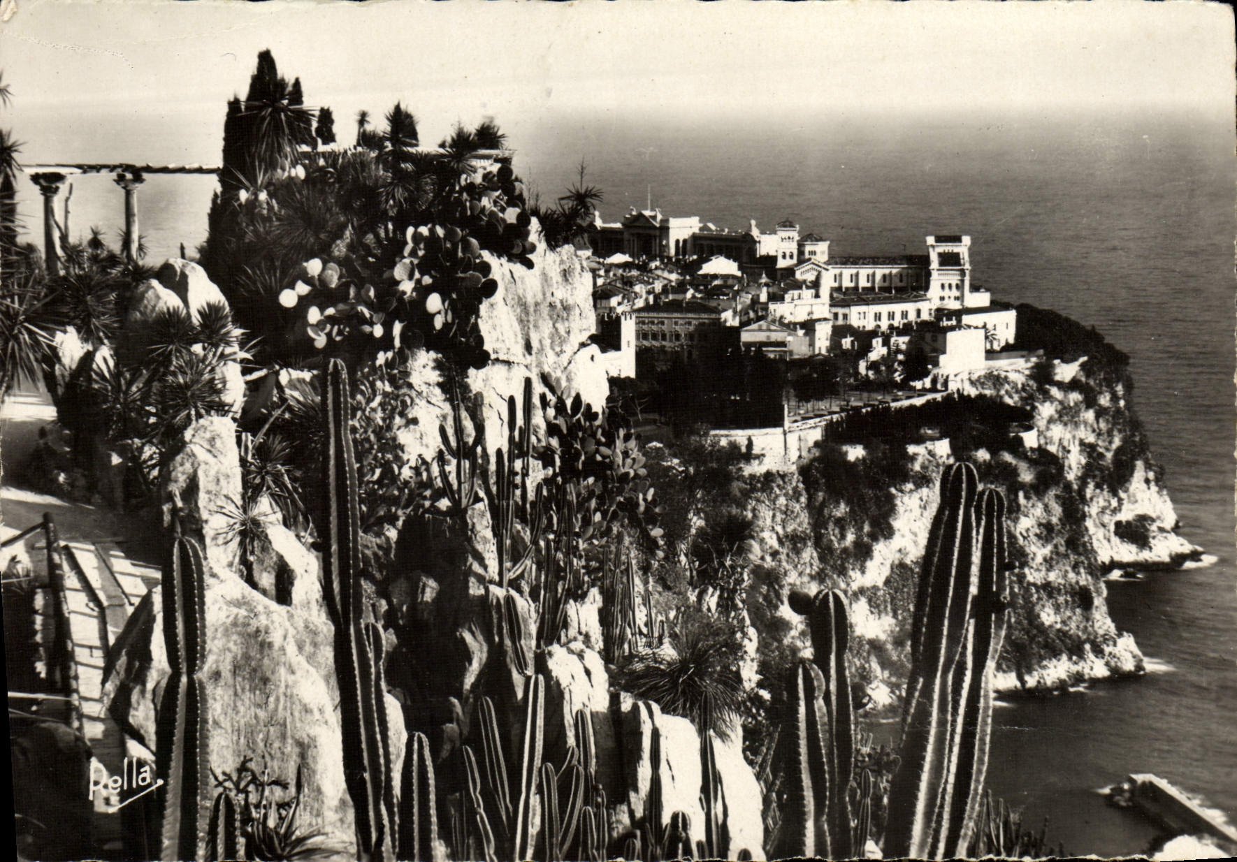 CPM La Cote d'Azur Monte Carlo Le Jardin Extoique Et Le Rocher De Monaco