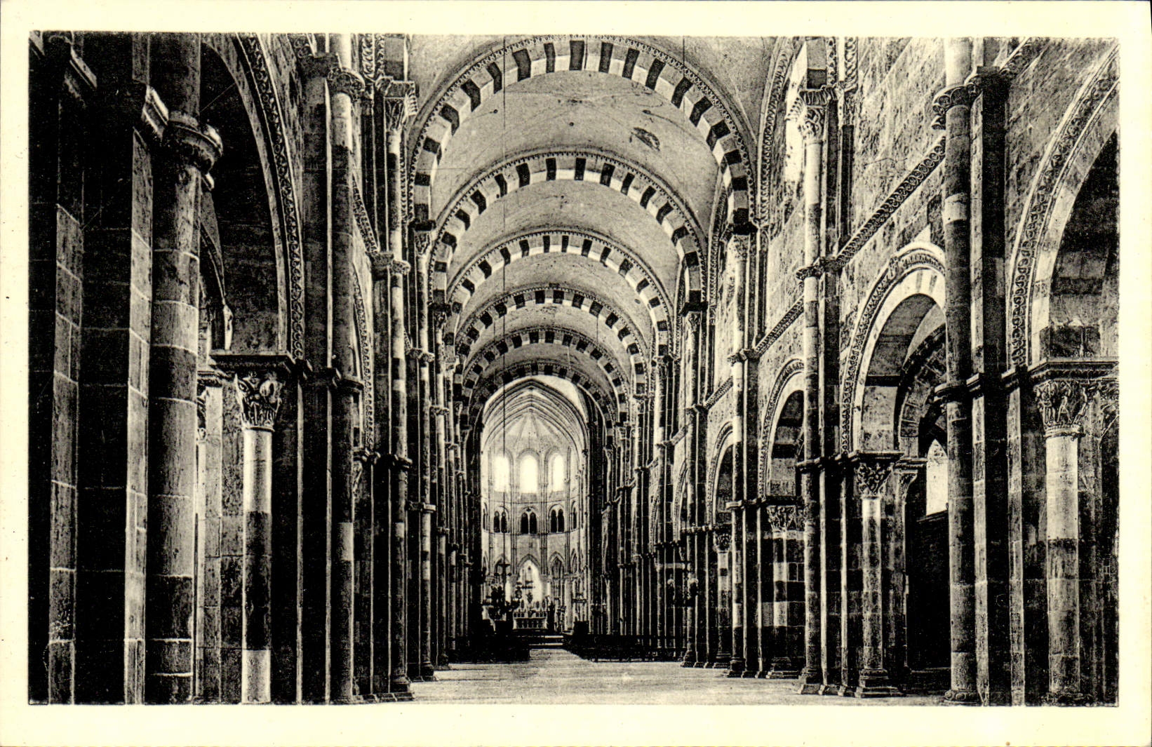 POSTAL MODERNA basílica de la Madeleine el cubo