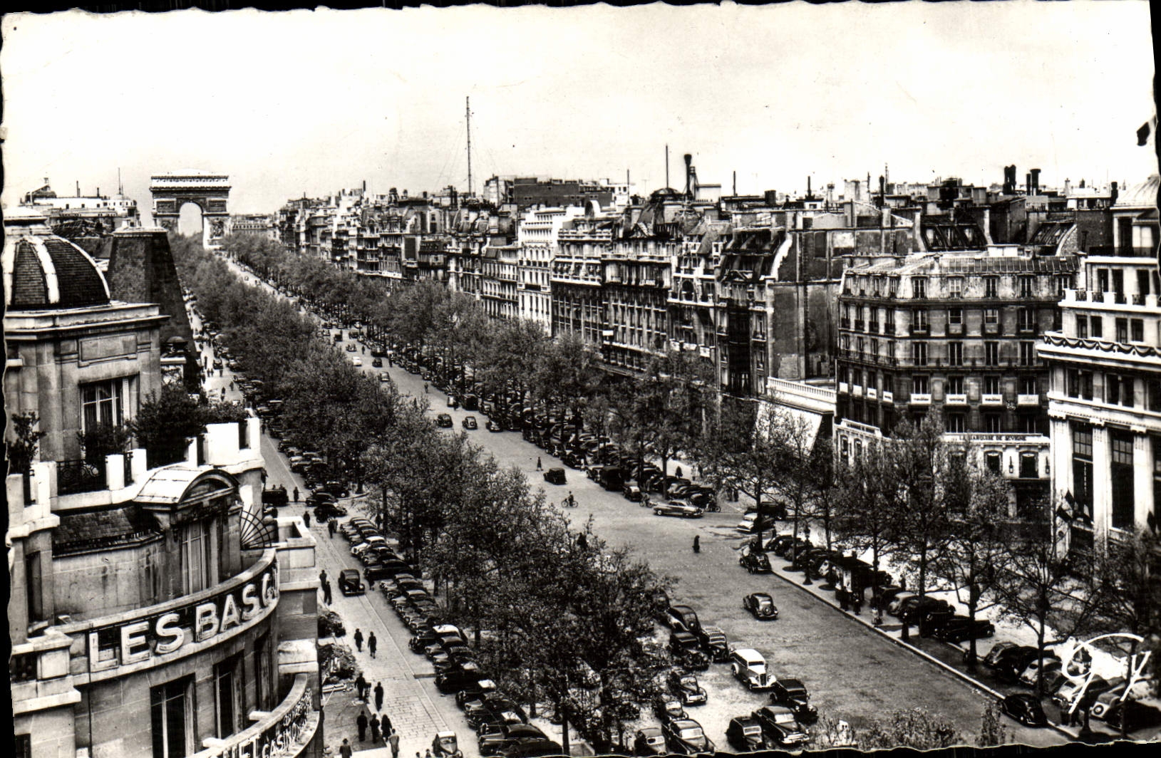 CPM Paris Et Ses Merveilles Vue Generale De l'Avenue Des Champs Elyses