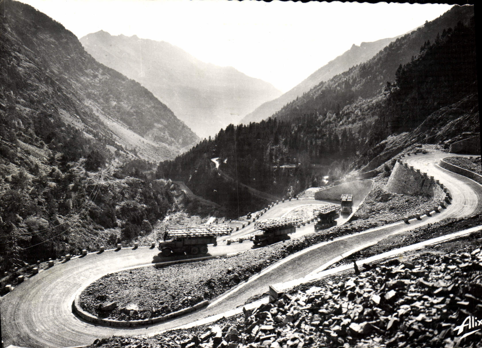 CPM Les Pyrenees Vallee D'Aure La Route D'Oredon Les Lacets d'Edelweiss