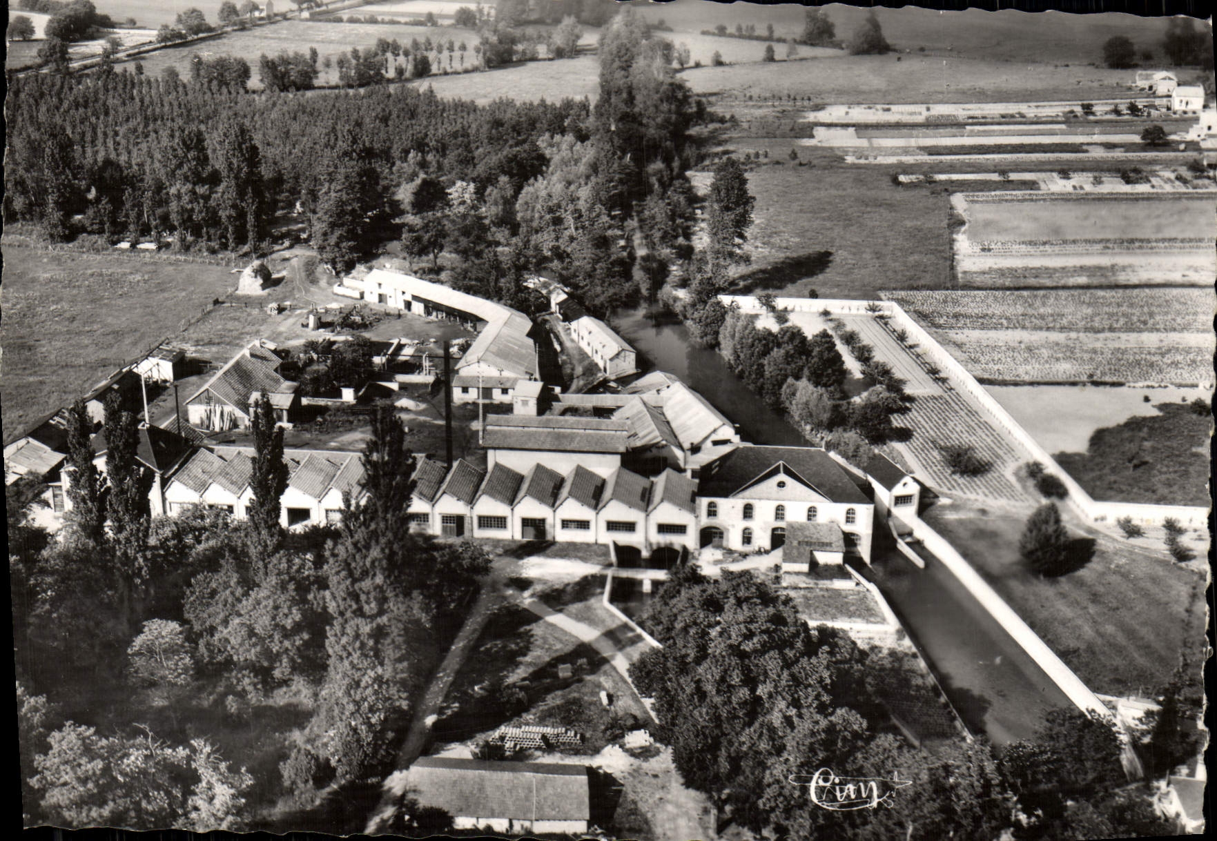 CPM Neuvy sur Mer L'Usine Fougerat Vue Aerienne