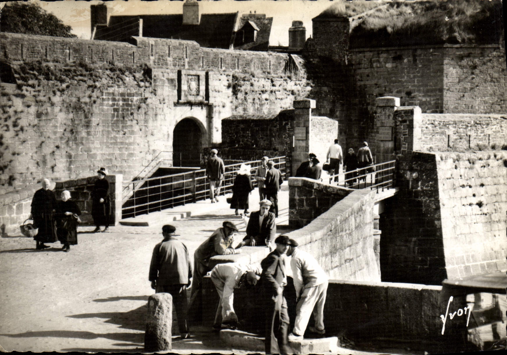 MODERN CARD Concarneau Entered Of the Closed City Folklore