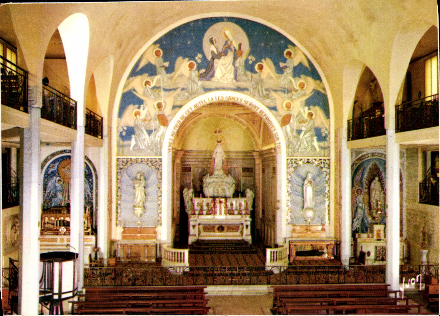 CPM Chapelle De La Medaille Miraculeuse Interieur de la chapelle