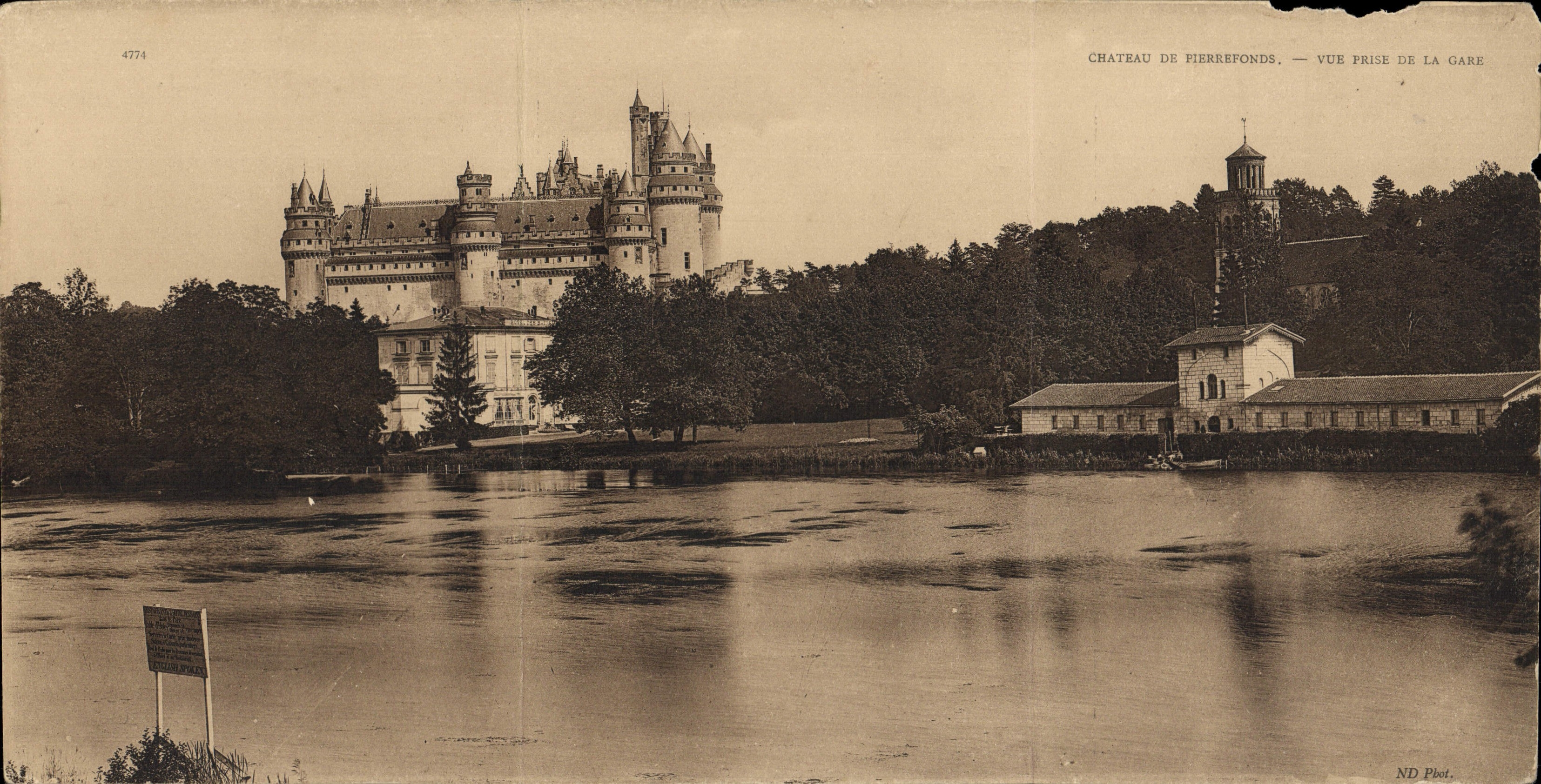 TRAZAR vista TRIPLICA el castillo de Pierrefonds de la estación