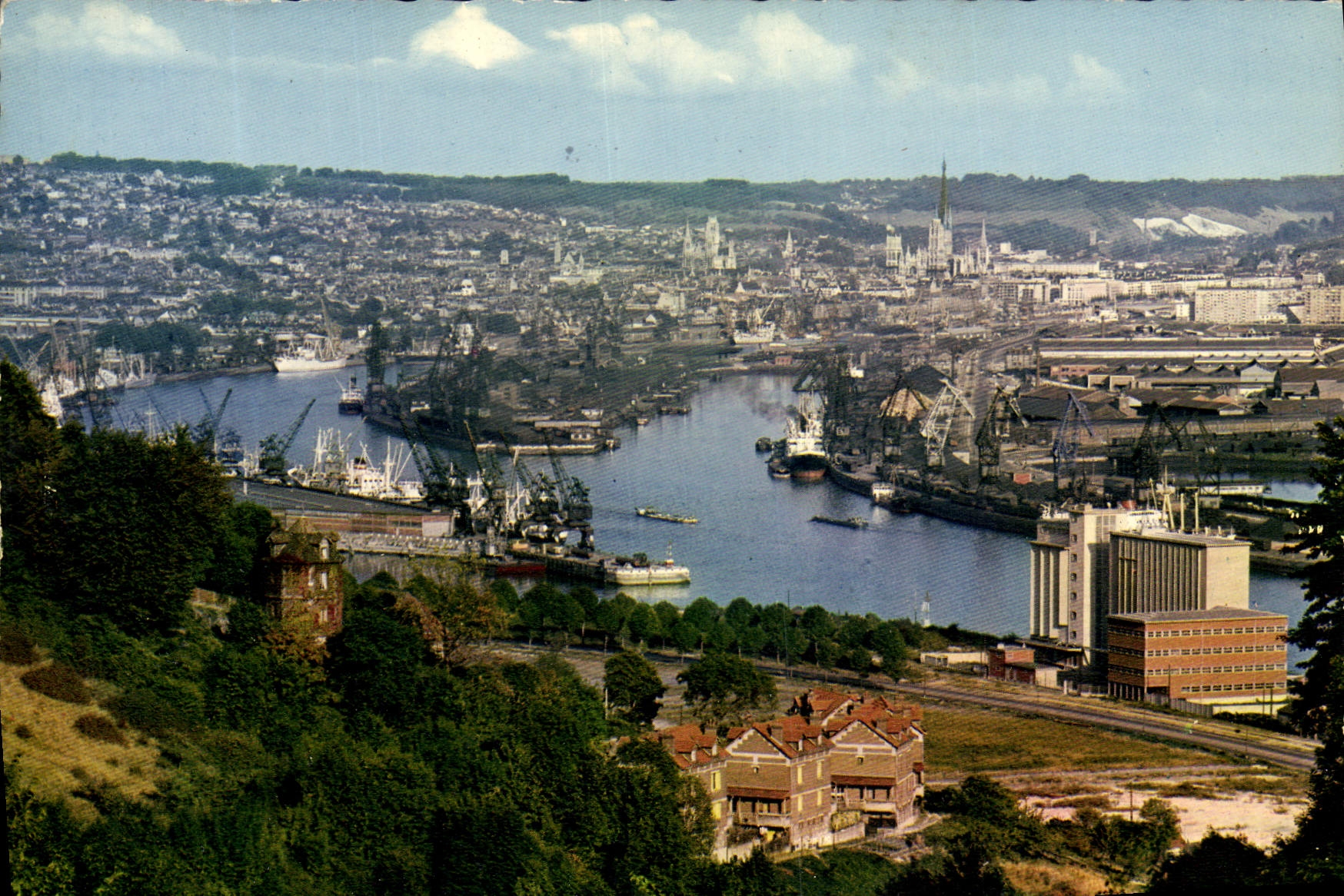 CPM Rouen Vue Generale Sur La Ville Et Le Port