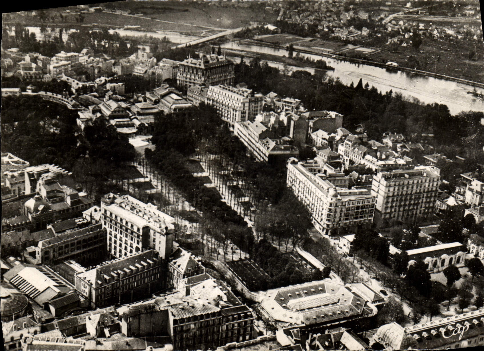 CPM Vichy Le Parc Du Casino Et Les Hotels