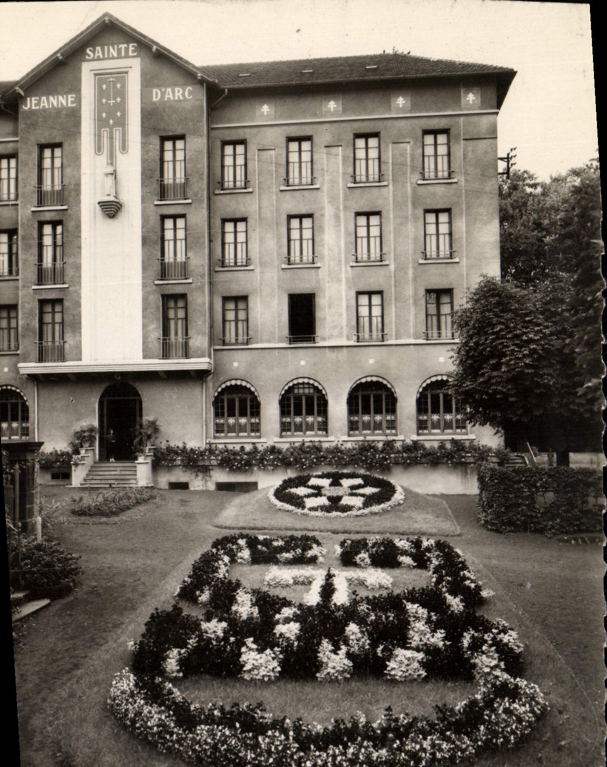 MODERN CARD Sainte Jeanne d' Arc Royat