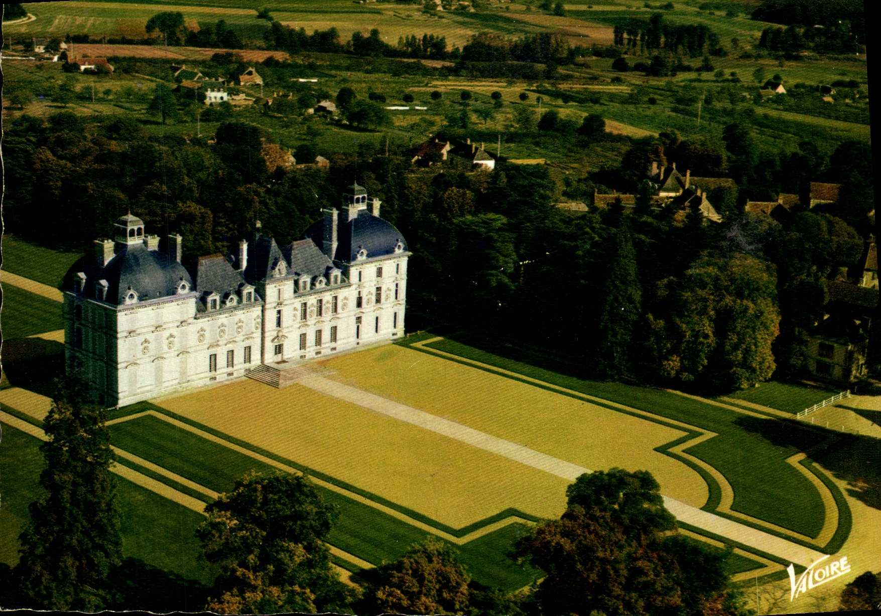 CPM Les Merveilles Du Val e Loire Cheverny Le Chateau Vu d'Avion
