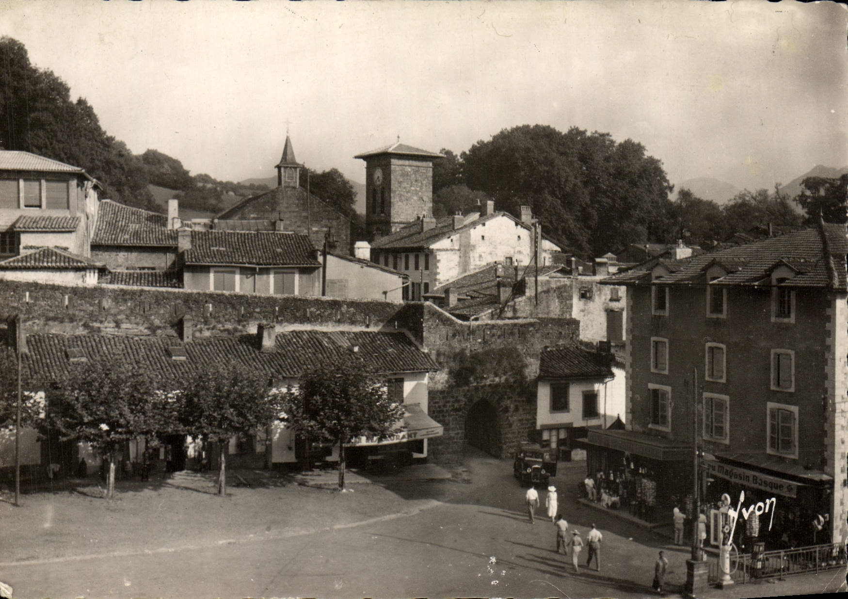 CPM Saint Jean Pied Du Port Place Du Marche Et Clocher De l'Eglise