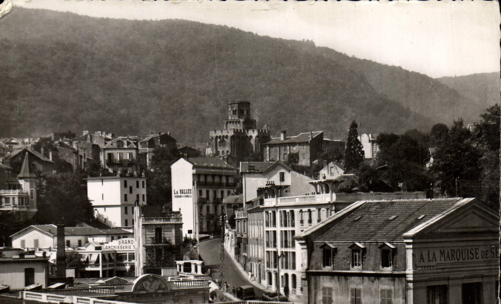 MODERN CARD Auvergne Royat the Valley And the Old Church