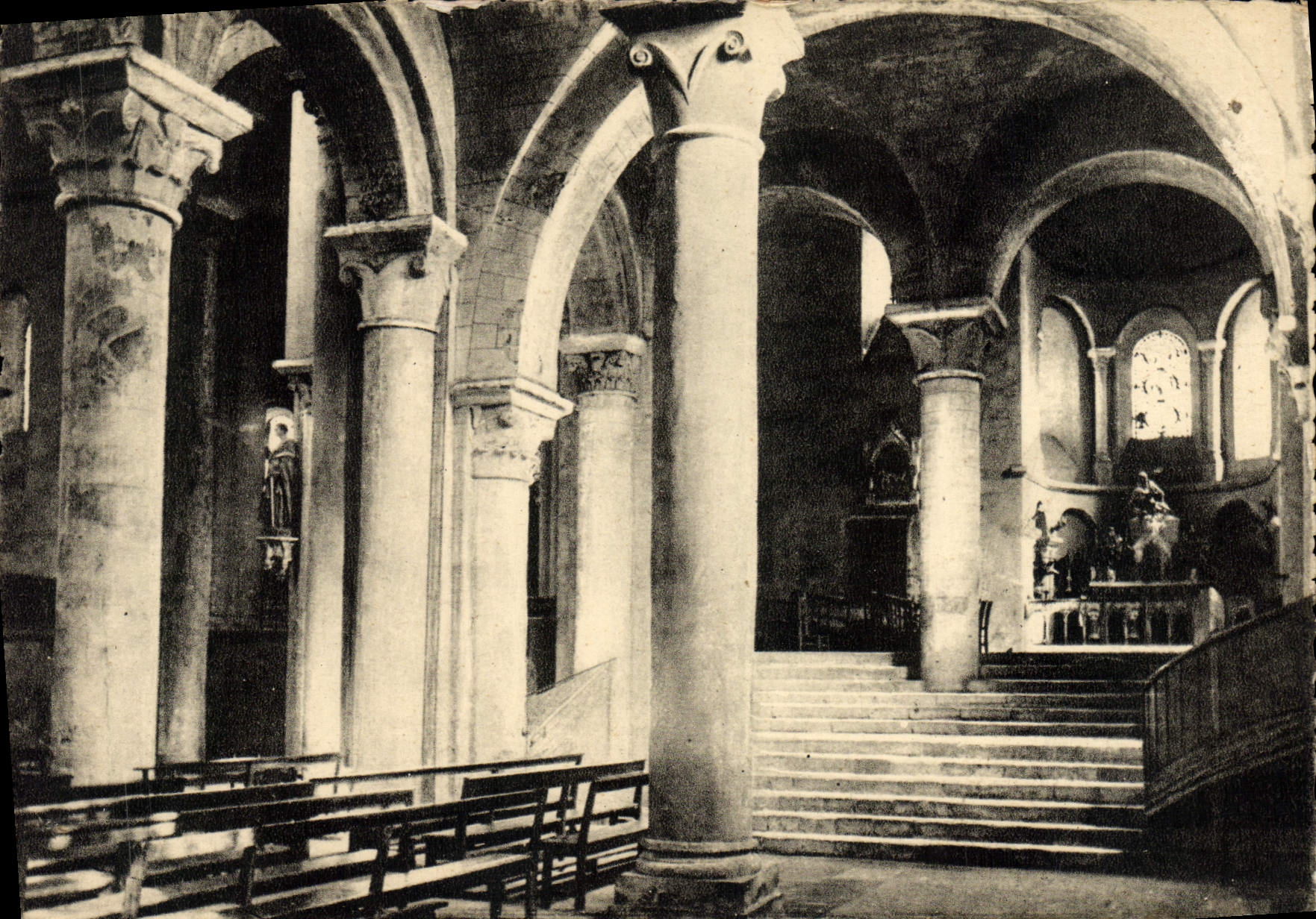 CPM Poitou Pittoresque Poitiers Ancienne eglise abbatiale romane