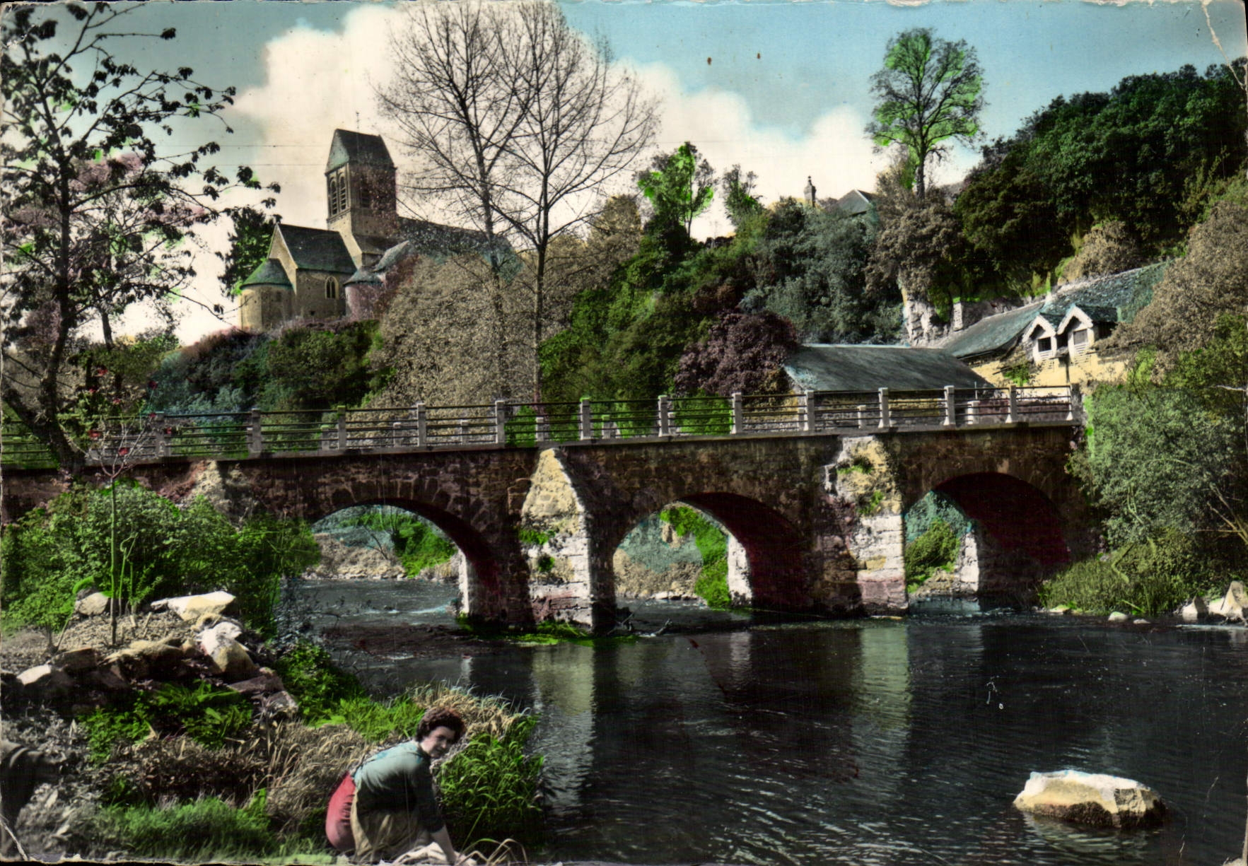 CPM Alpes Mancelles Saint Ceneri Le Gerei L'Eglise et le pont sur la Sarthe