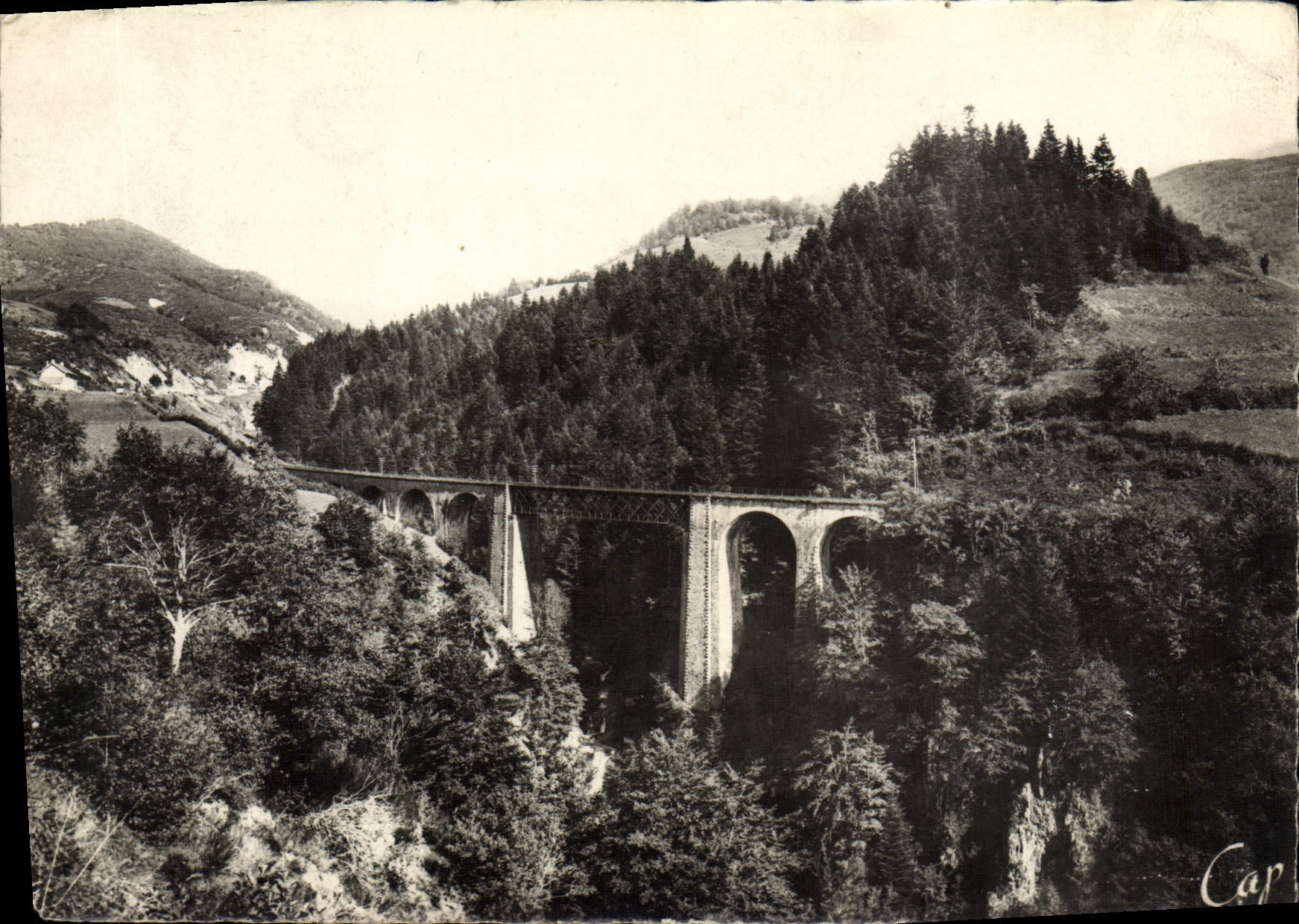 CPM Le Lioran Route Du Lioran Viaduc Sur La Cere