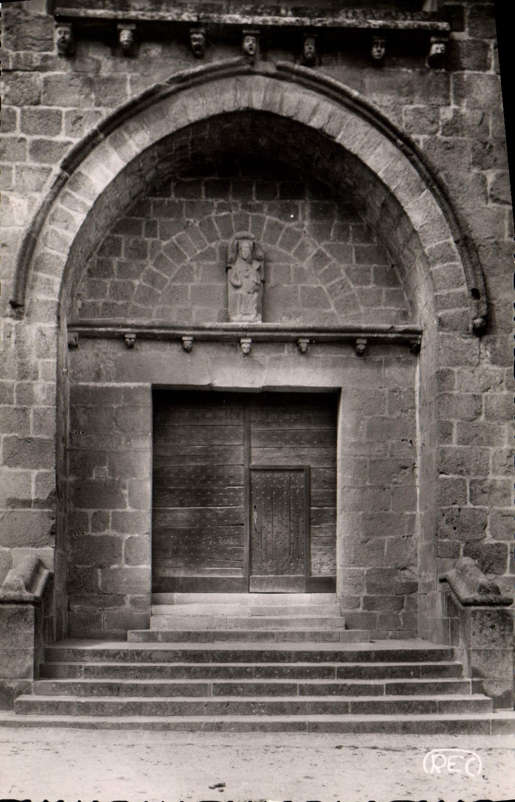 CPM La Souterraine L'Eglise Porte Laterale Statue De Notre Dame De La Souterraine