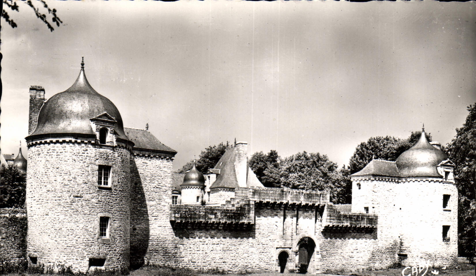 MODERN CARD Moncontour Castle Of the Trebry Key