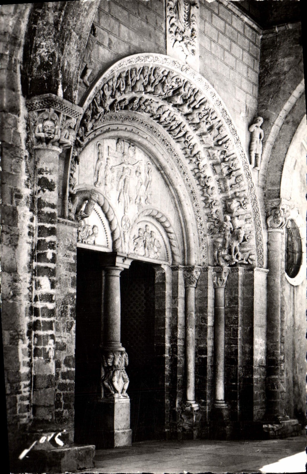 CPM Oloron Ste Marie Le Portail Style Roman