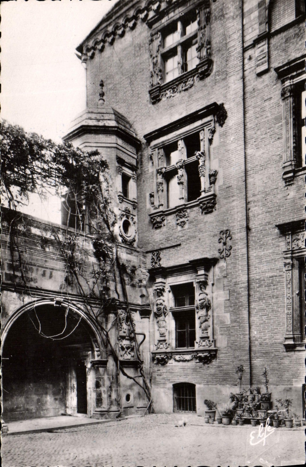 MODERN CARD Toulouse Art Toulouse Court Of the Hotel Maynier De Lasbordes