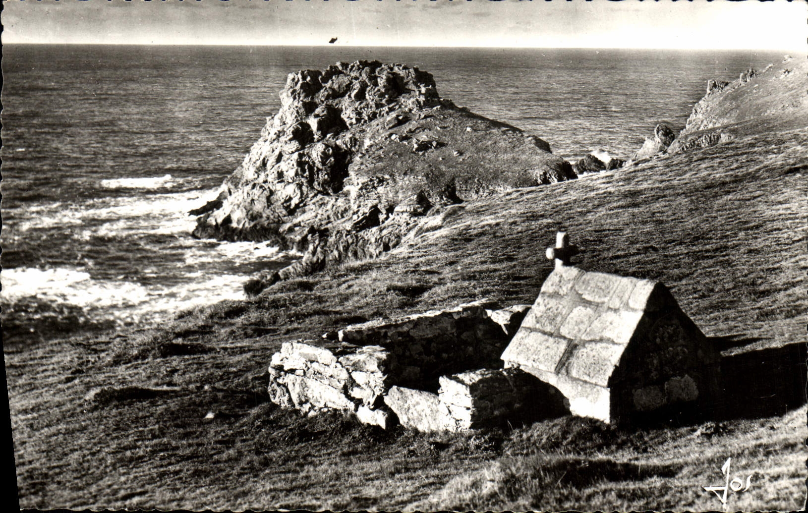 MODERN CARD Pointte Of Van Strong current Of Center the Sacree Fountain Of St They dominating cliff and the small island of St They