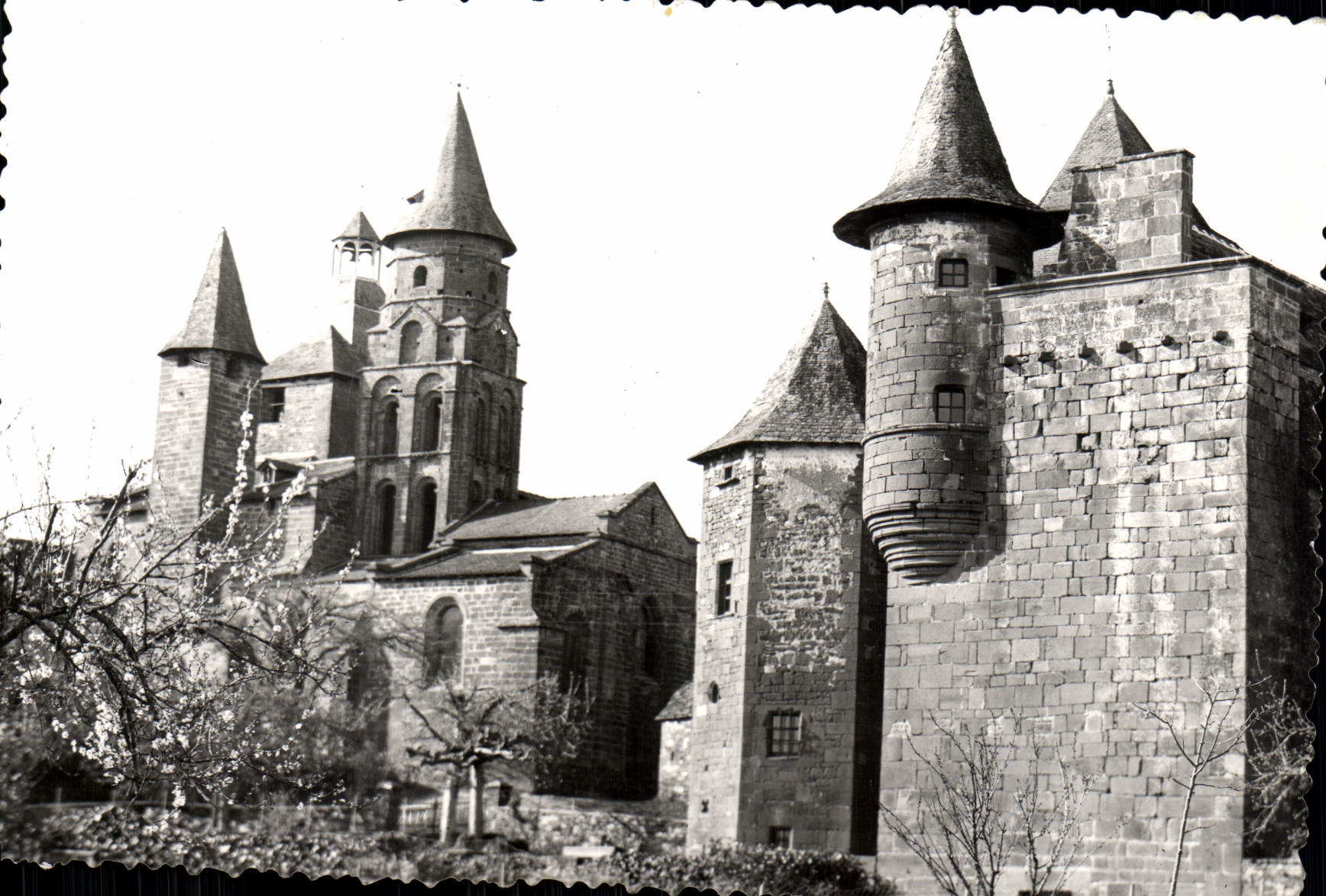 MODERN CARD Collonges Red the Castle De Vassinhac And the Church