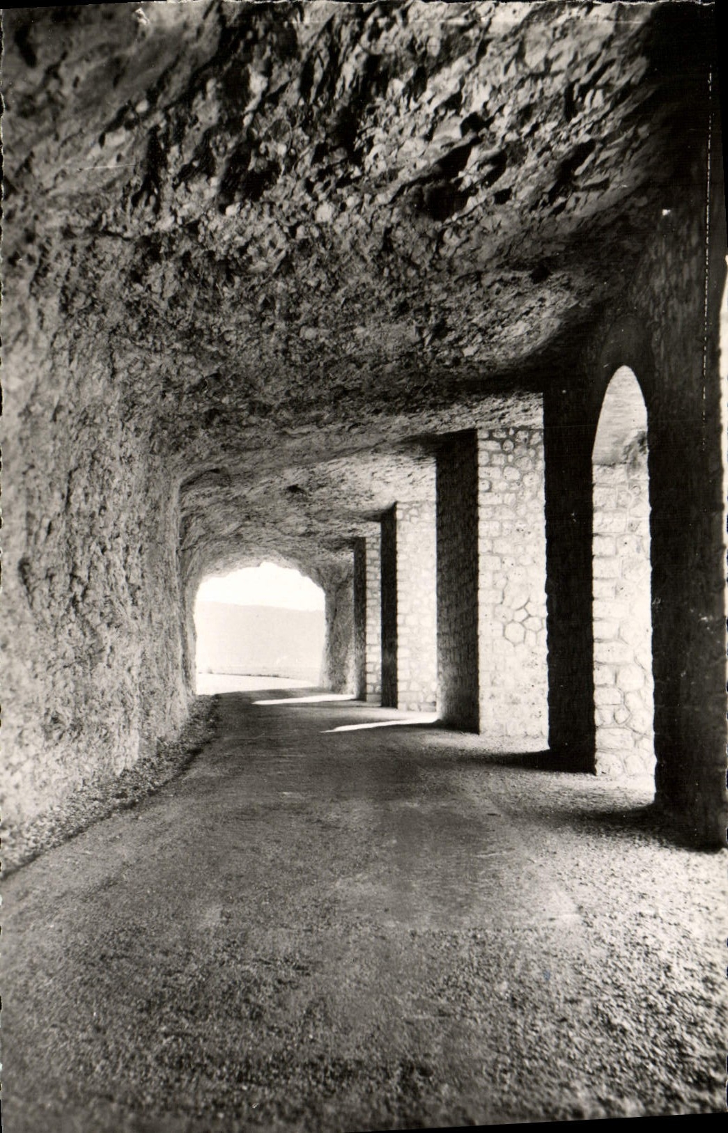 MODERN CARD Gorges Of the Verdon Tunnel Of the Riders