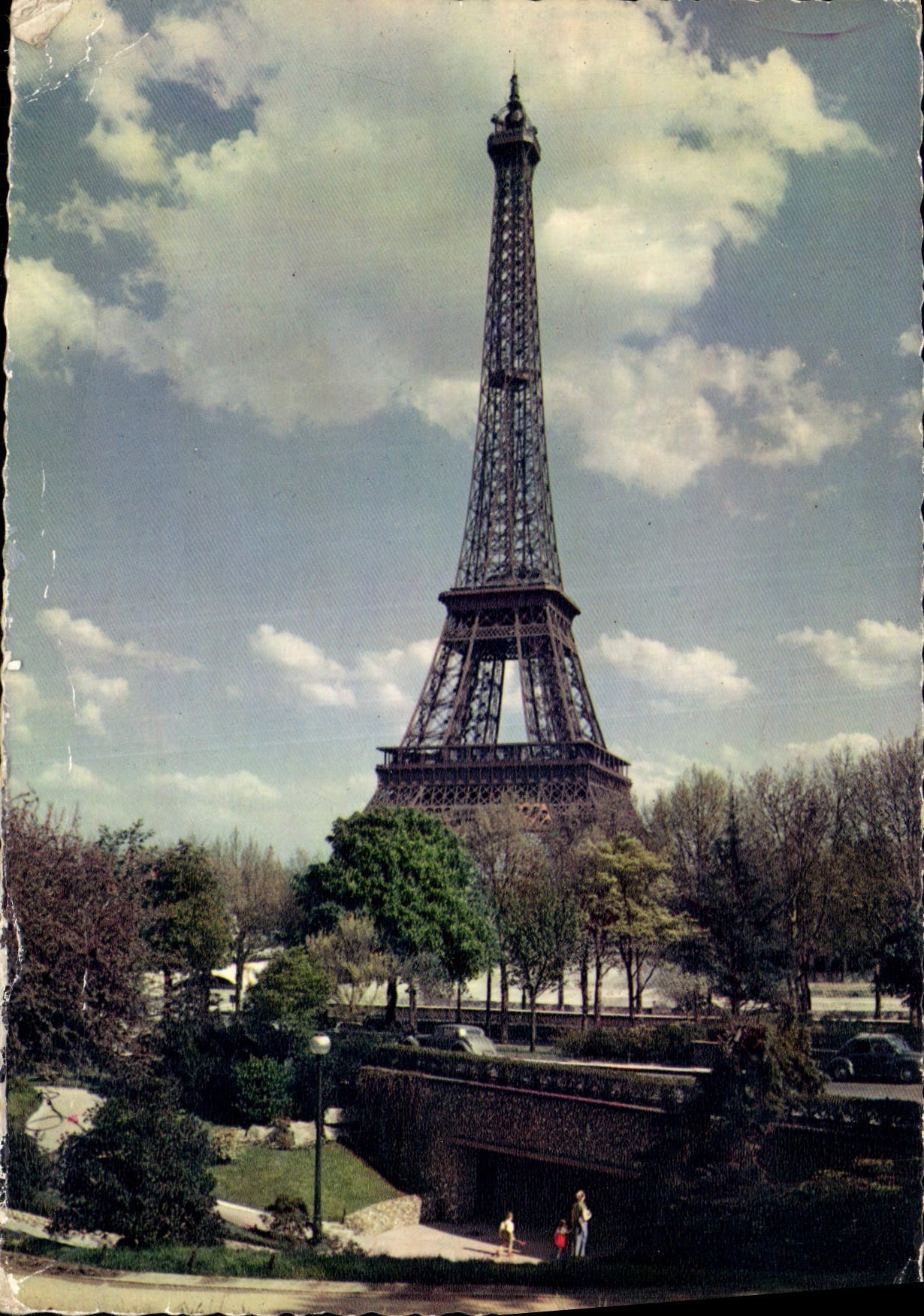 CPM Paris La Tour Eiffel