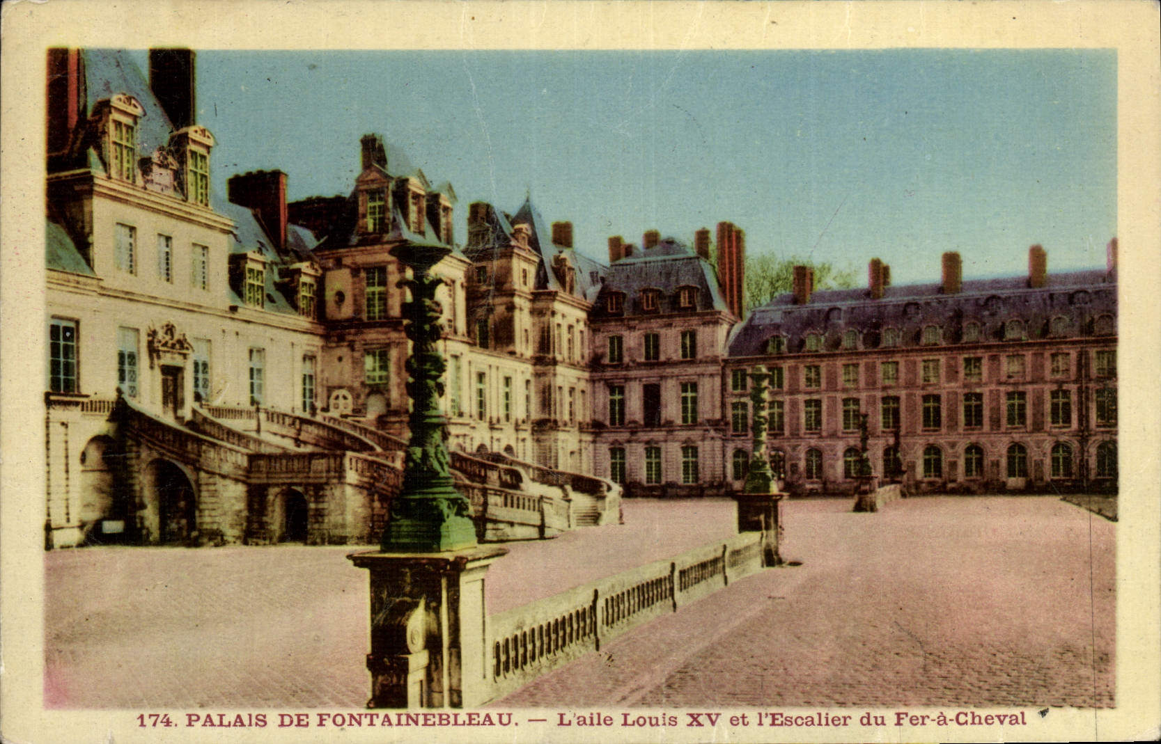 VINTAGE POSTCARD Palate De Fontainebleau the Louis Wing And the Staircase Of the Horseshoe