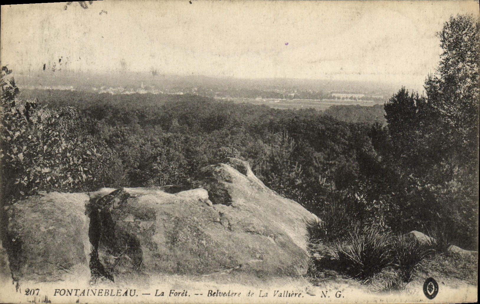 VINTAGE POSTCARD Fontainebleau the Drill View-point Of Valliere