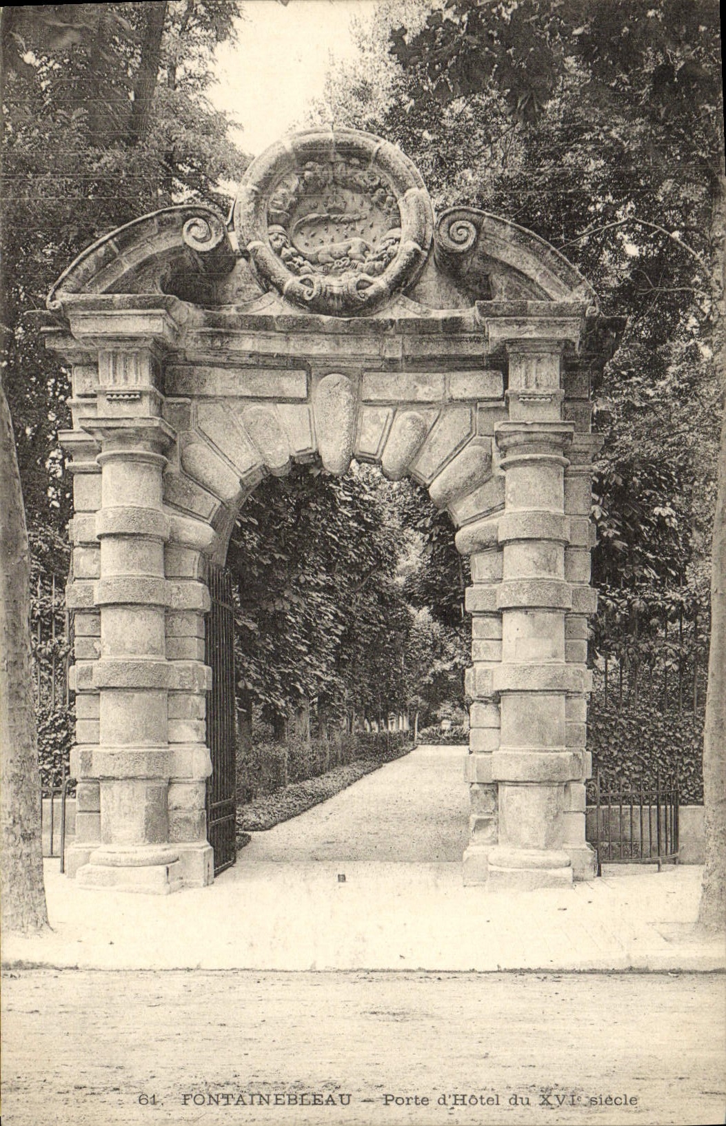CPA Fontainebleau Porte D'Hotel Du 16eme 