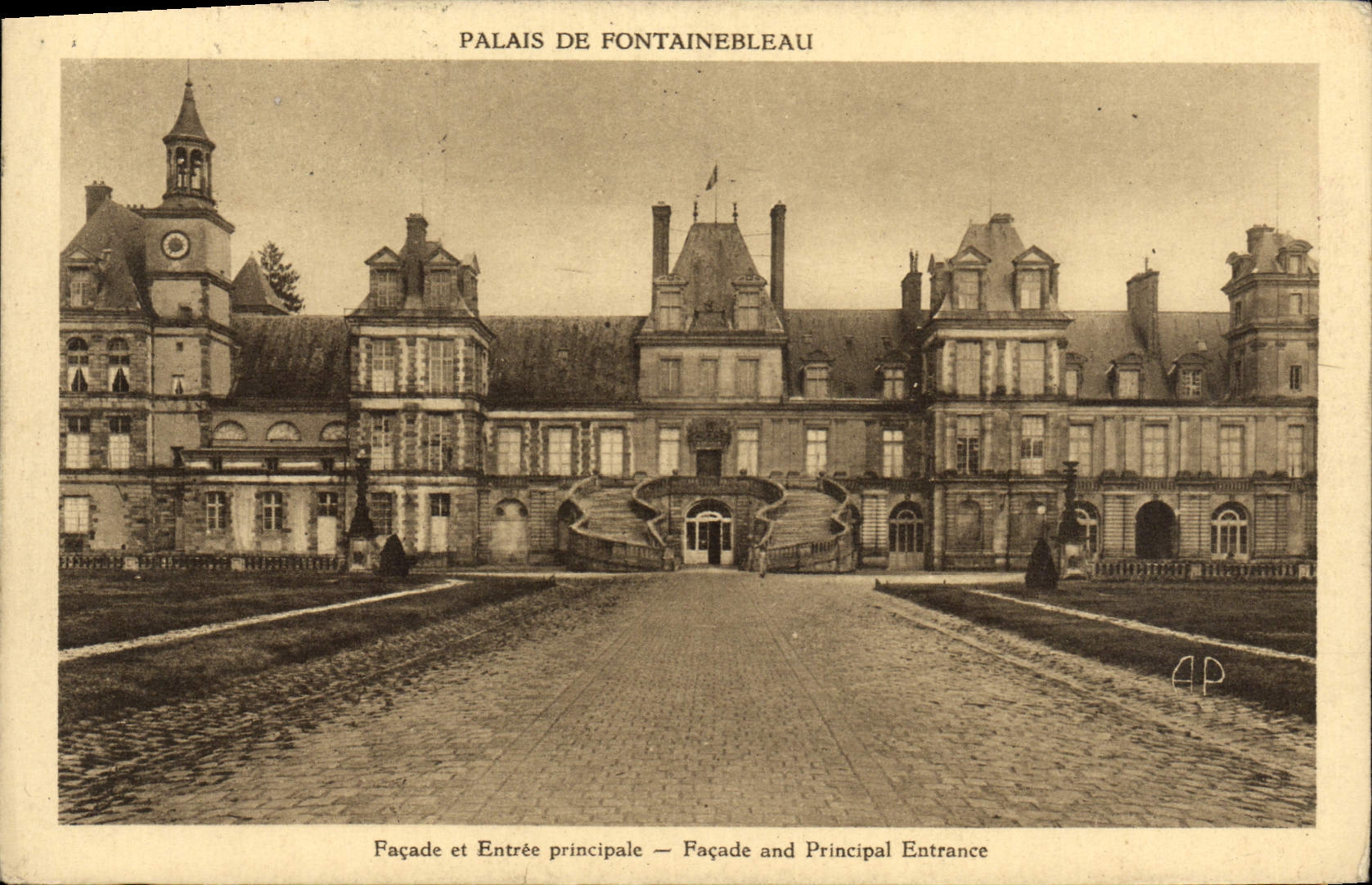 VINTAGE POSTCARD Palate De Fontainebleau Frontage And Main entrance