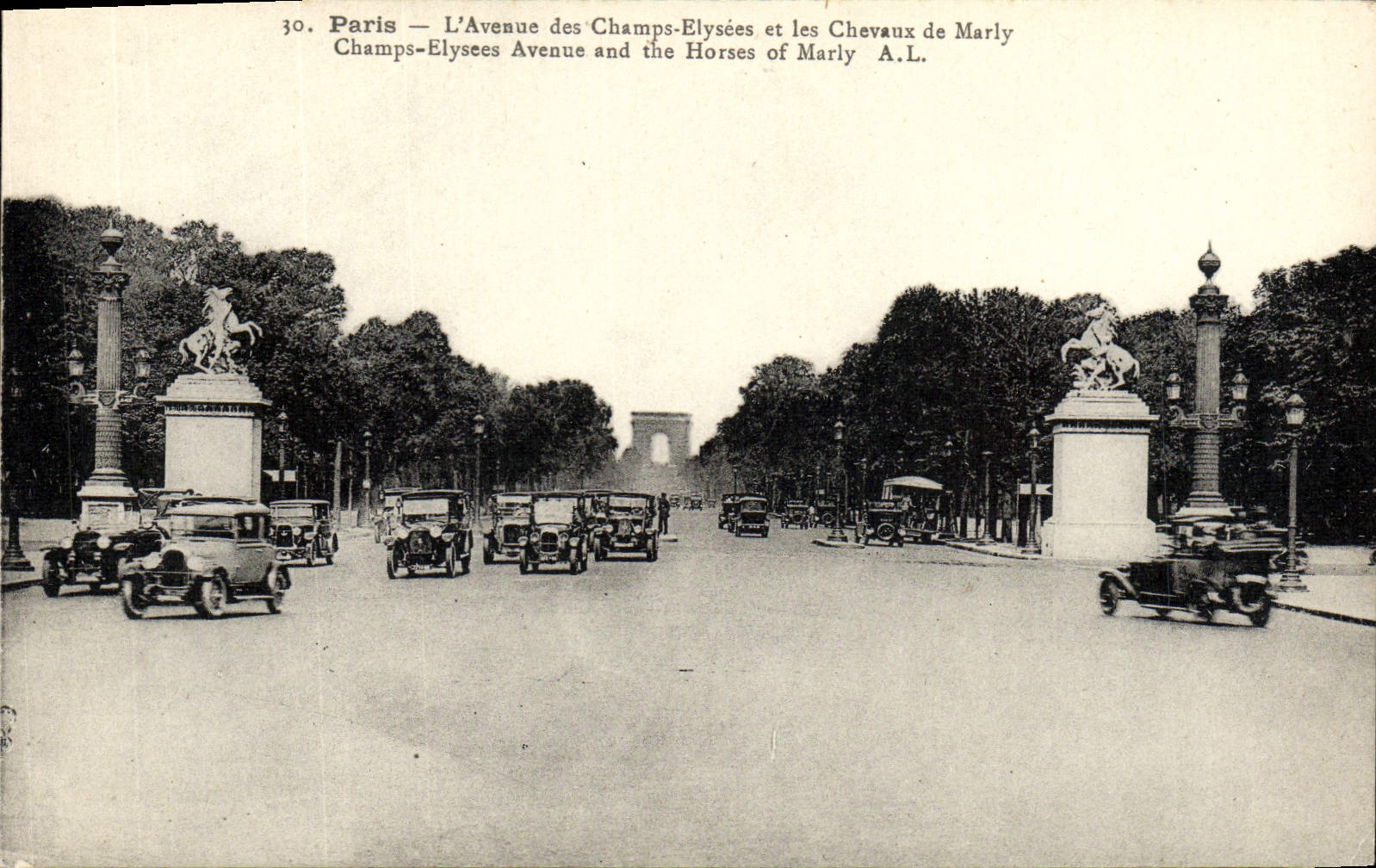 CPA Paris L'Avenue Des Champs Elysees Et Les Chevaux De Marly