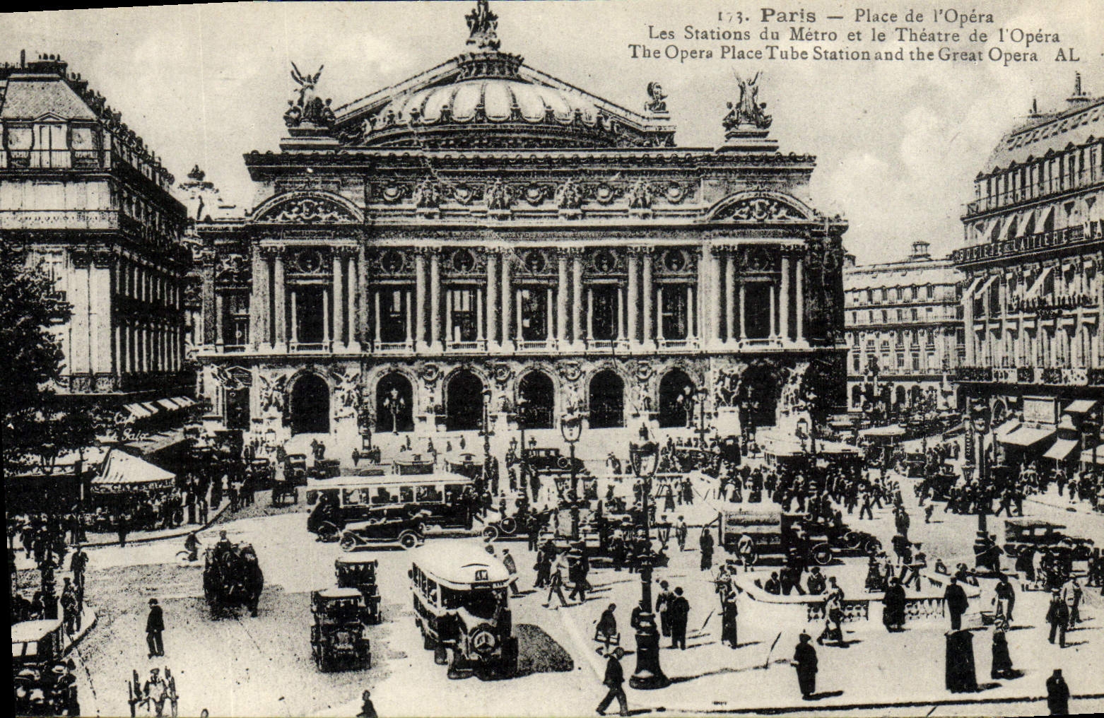 CPA Paris Place De l'Opera Les Stations Du Metro Et Le Theatre De l'Opera