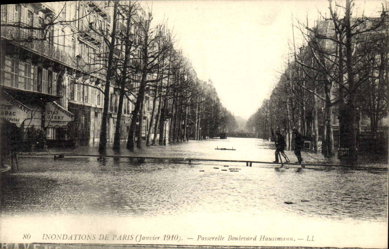 VINTAGE POSTCARD Floods Of Paris Footbridge Haussmann Boulevard